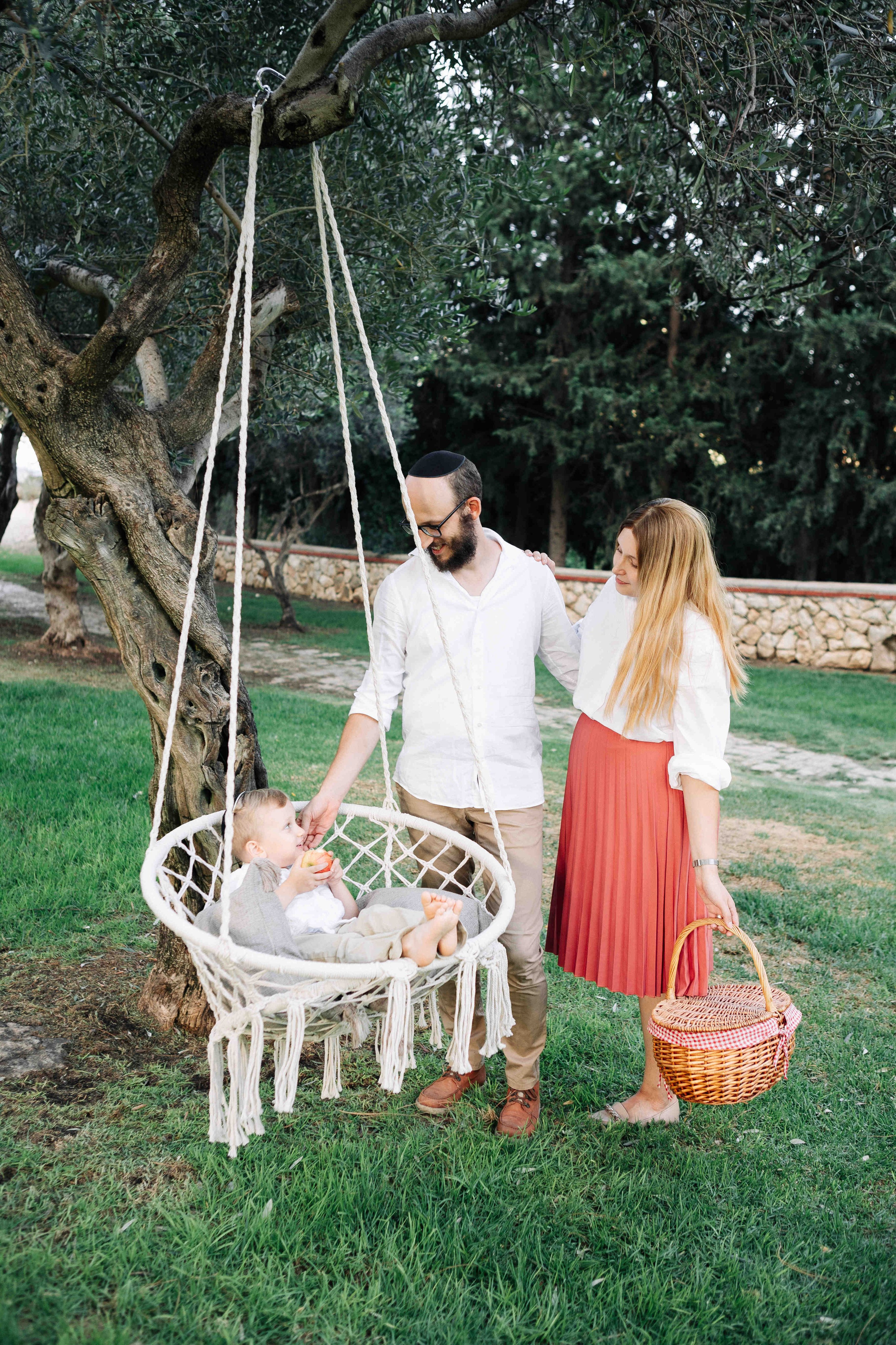 COZY PHOTO SESSION WITH A SWING. Https://shi-photo.com/