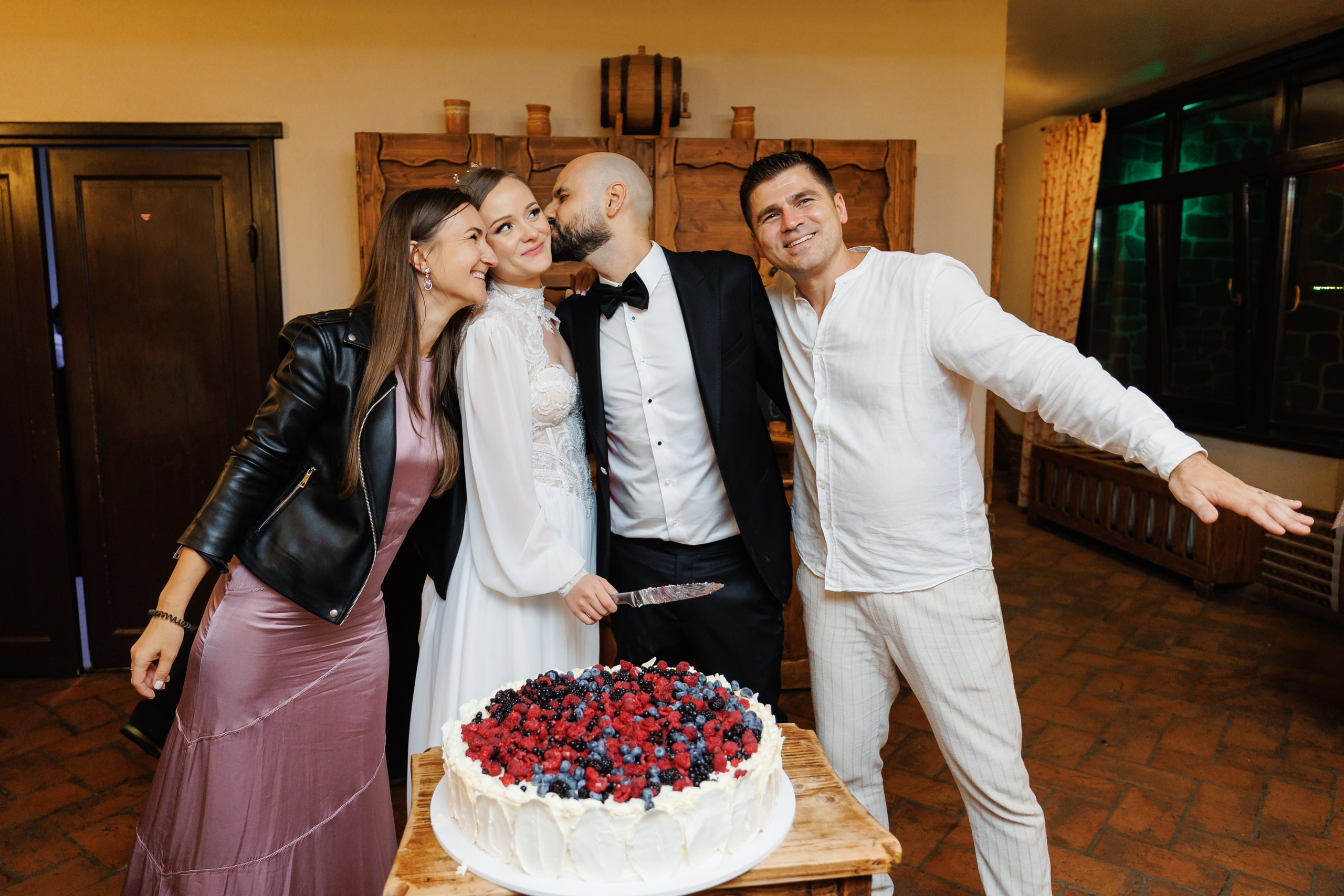 Fotograf nunta Bucuresti | Nunta la munte – Paula si Robert | Centrul de echitatie Potcoava. Fotograf nunta Bucuresti - Manu Ivanciu