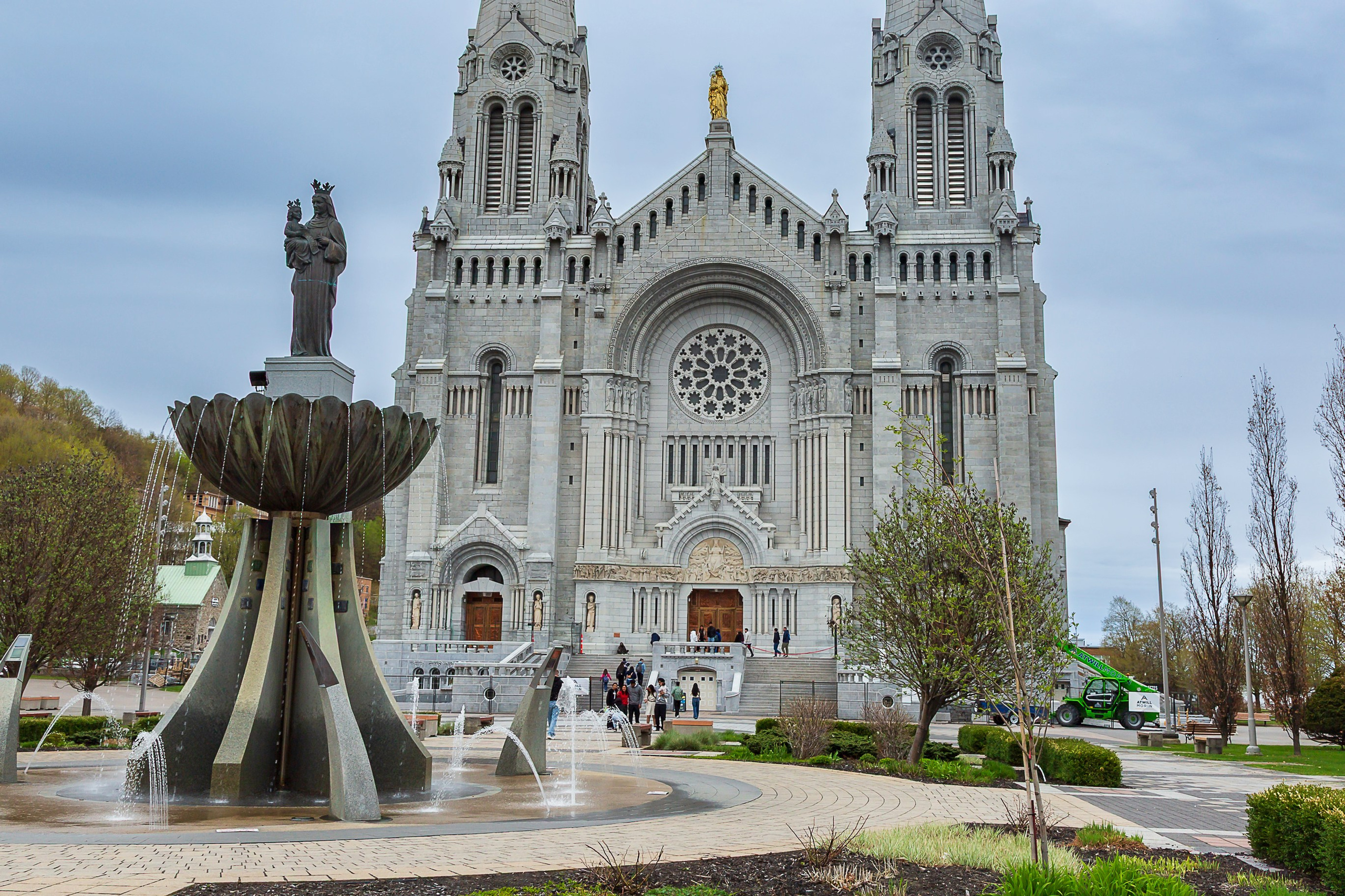 Sainte Anne de Beaupre et Quebec. Studioplaza8