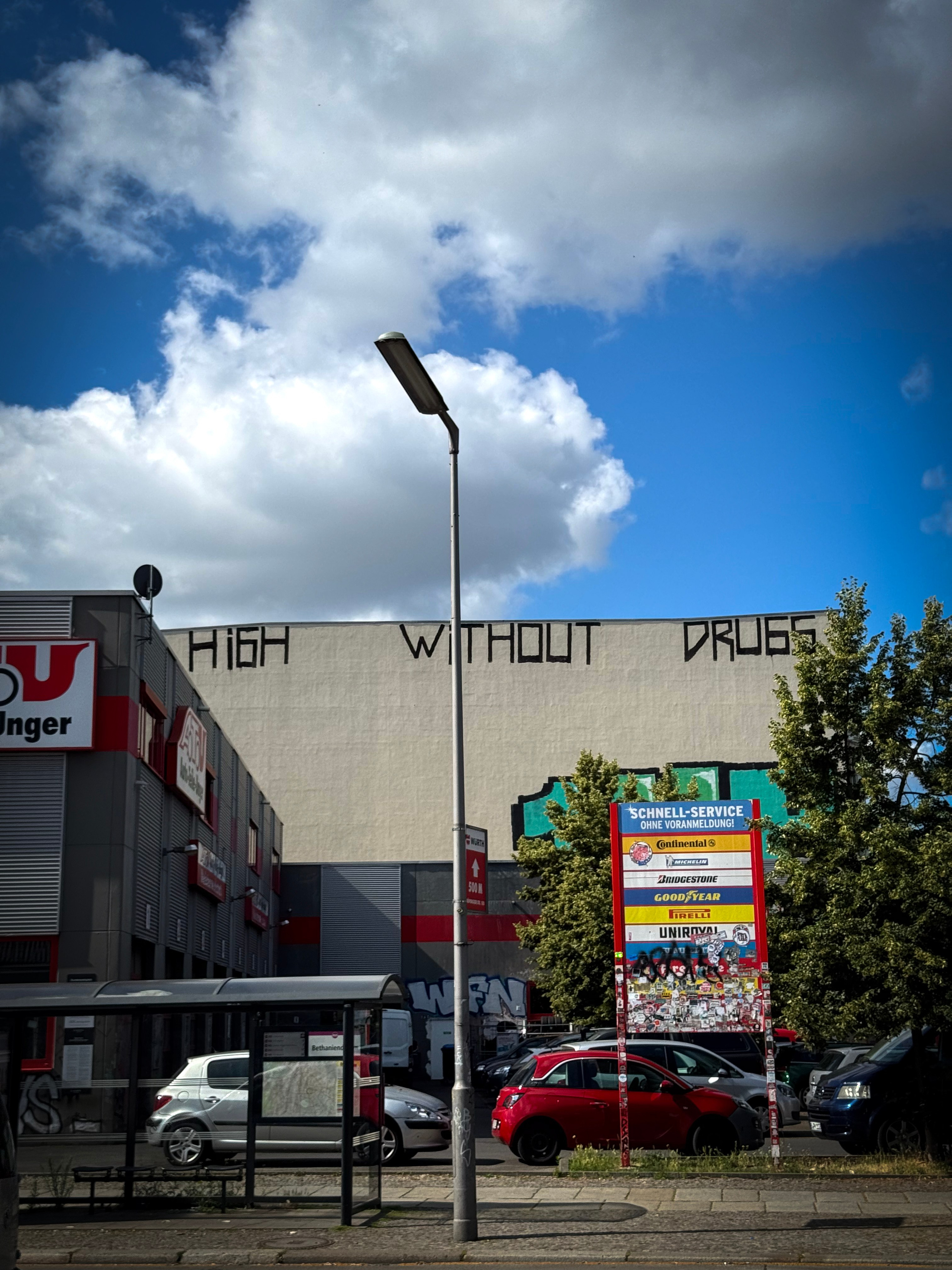 Berliner Mischung (in Farbe). BNW Around Photography