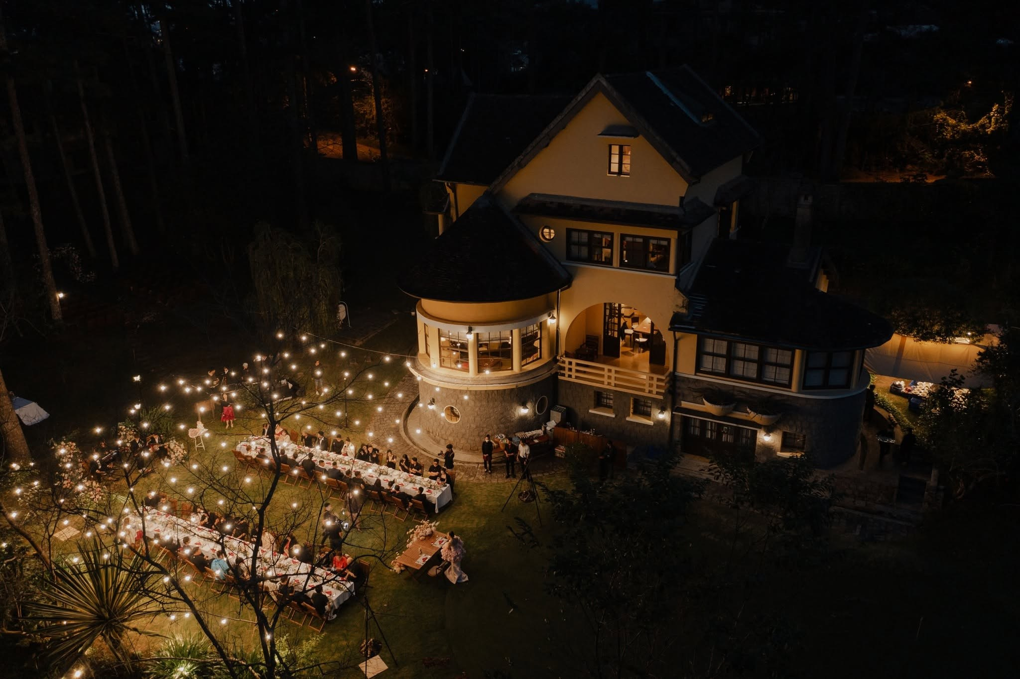𝐃𝐄𝐍𝐍𝐈𝐒 ⓐⓝⓓ 𝐓𝐈𝐍𝐘/Destination Wedding. Nhiếp ảnh gia đám cưới hàng đầu tại Thành Phố Hồ Chí Minh