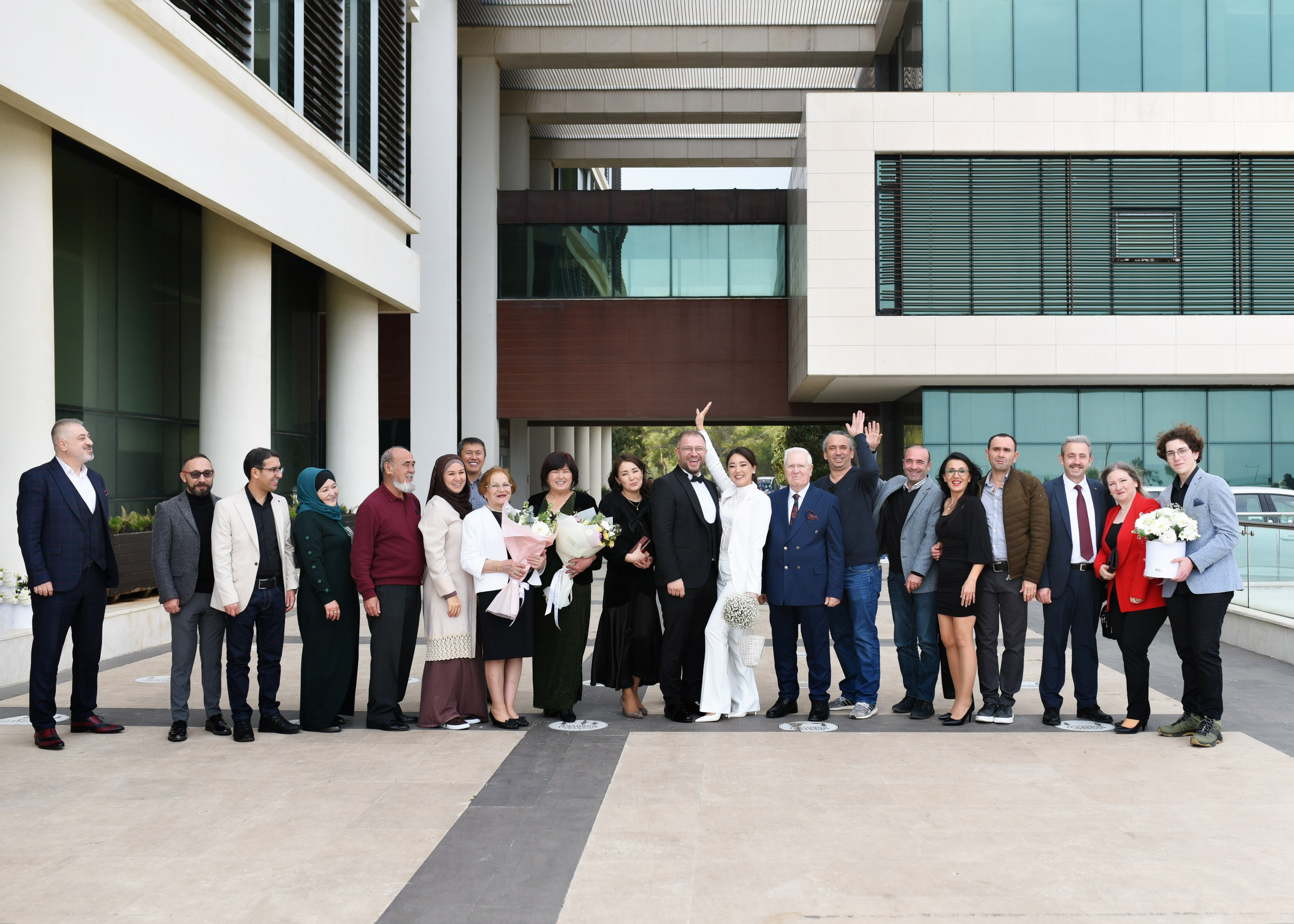 Профессиональный свадебный фотограф в Анталии. Свадебные фотосессии на море, в отелях и ресторанах Турции. Живые эмоции, стильные портреты, настоящая love story и тёплые кадры, которые остаются ценными спустя годы.