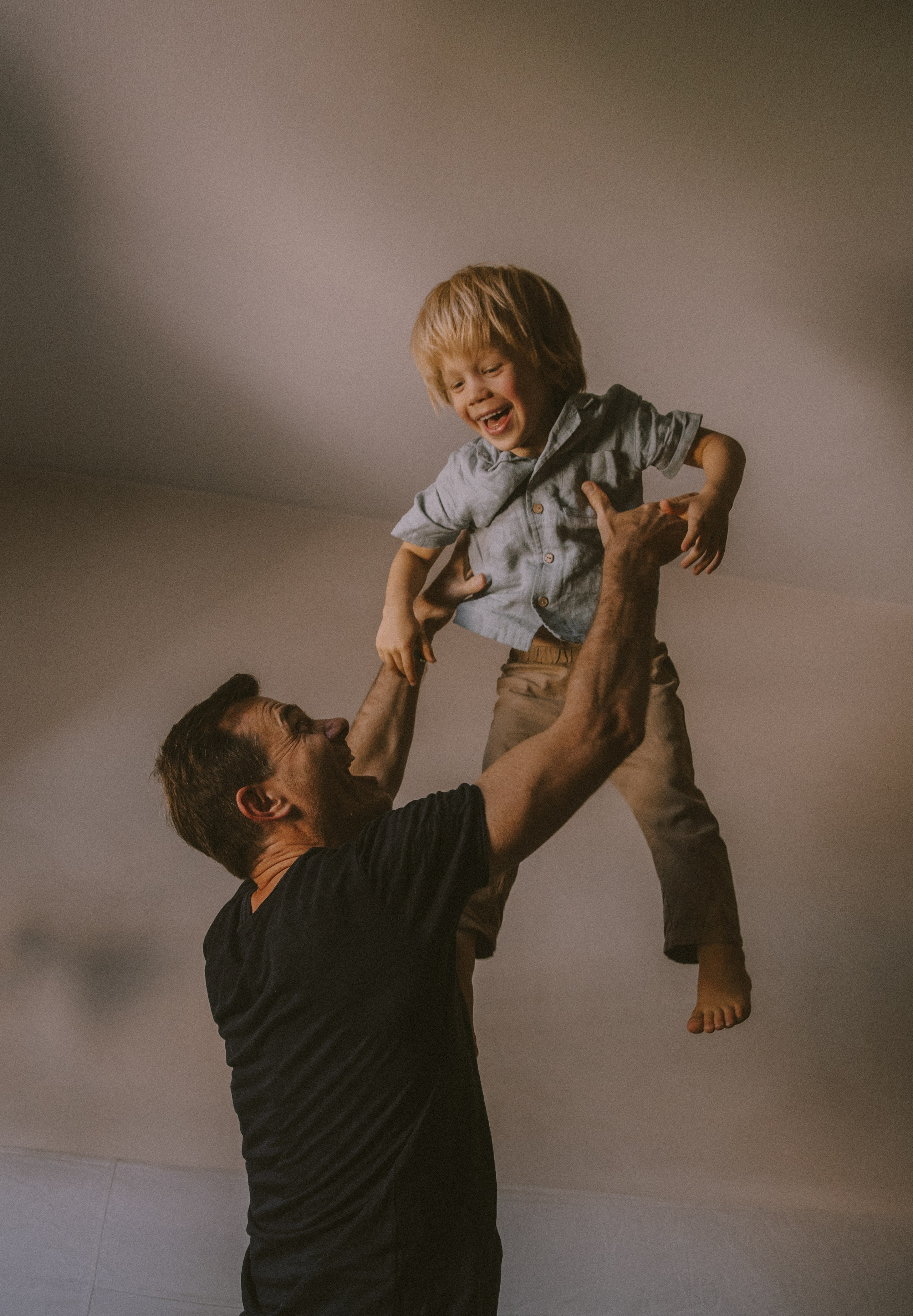 Family At Home Photoshoot in Paris | Natural Lifestyle Photography. Paris Wedding Photographer