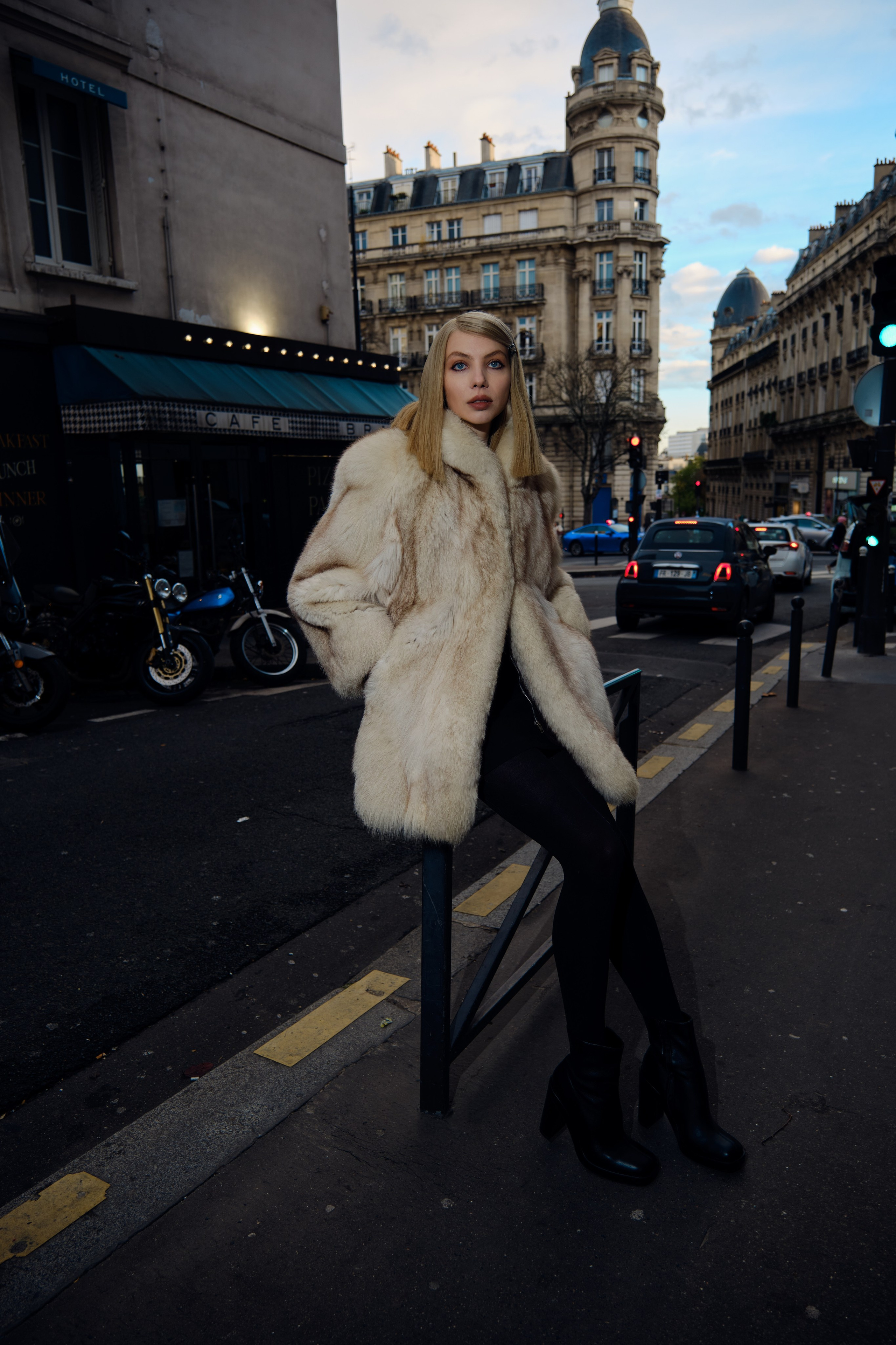 Winter street style in Paris. Paris photographer - Oleksandr Kovalchuk