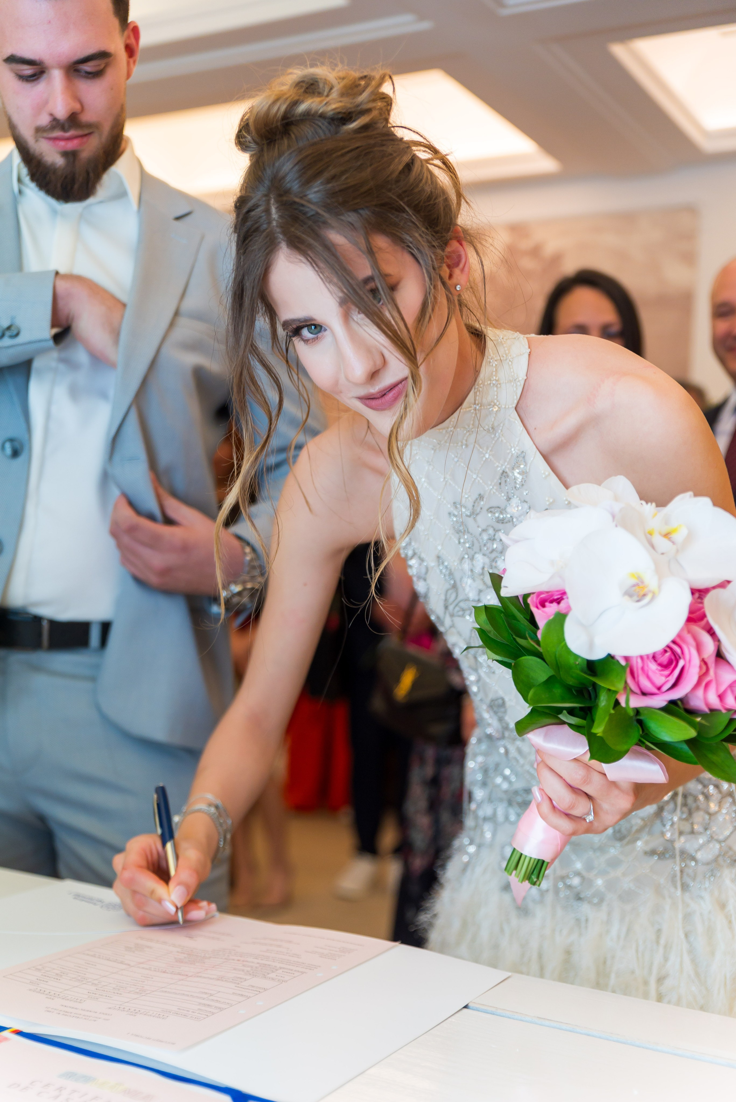 Cununie civilă piața Amzei. Wedding photographer from Bucharest Eugen Elisei