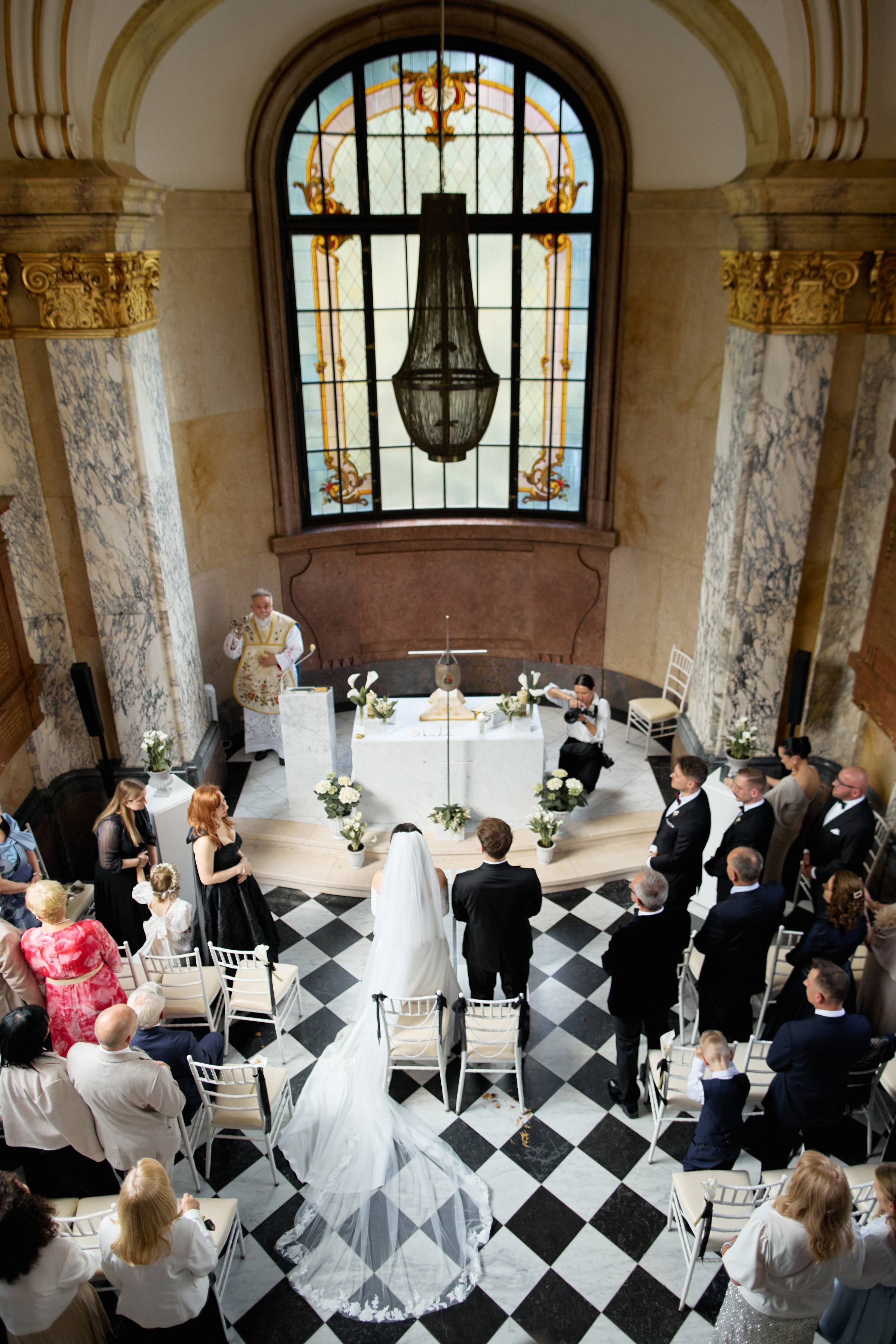 Wiktoria & Kacper. Pałac Goetz. Fotograf ślubny i rodzinny w Krakowie Yana Klymova