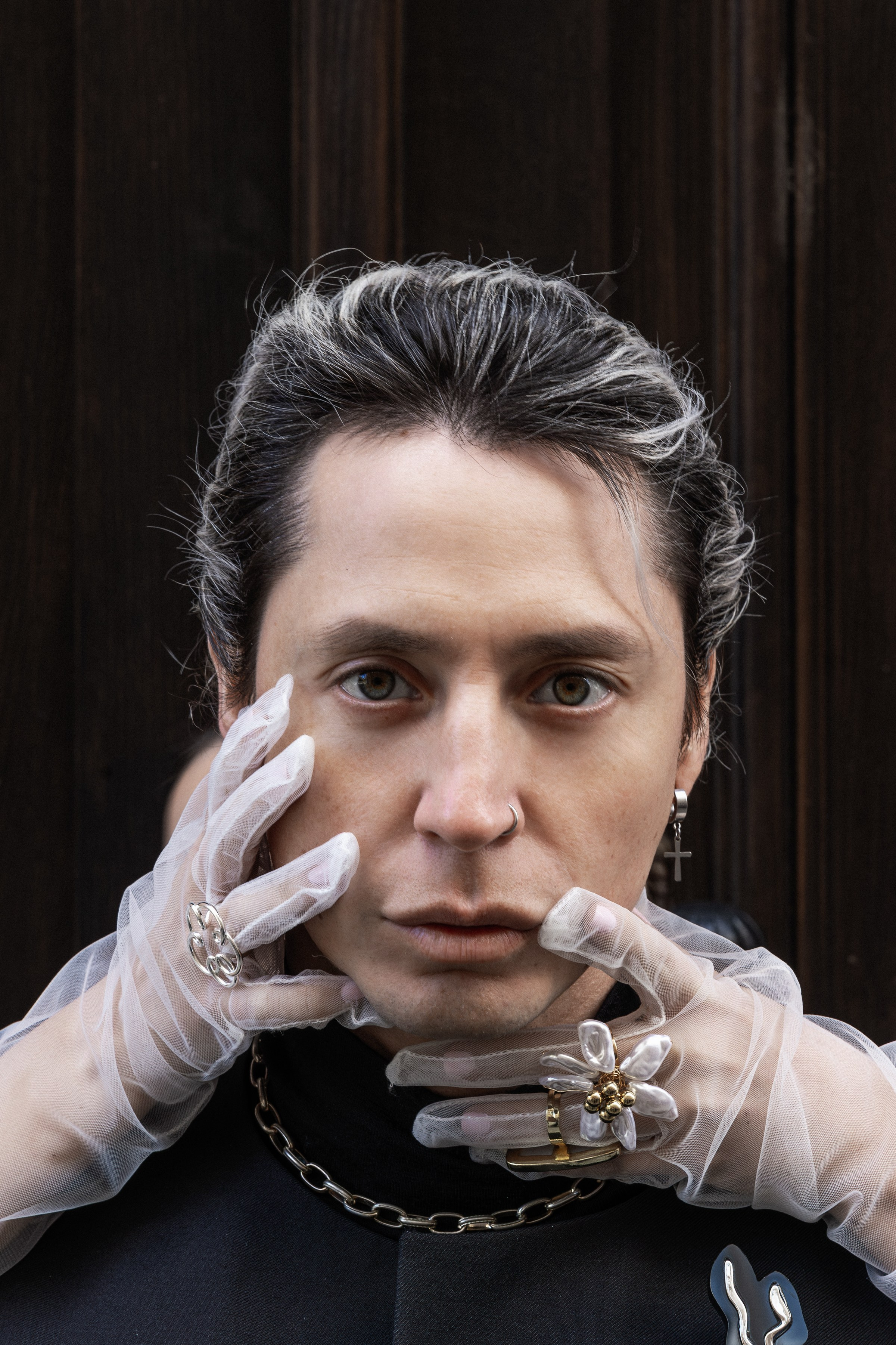 Charakterstarkes Männerportrait in dunkler Bildstimmung