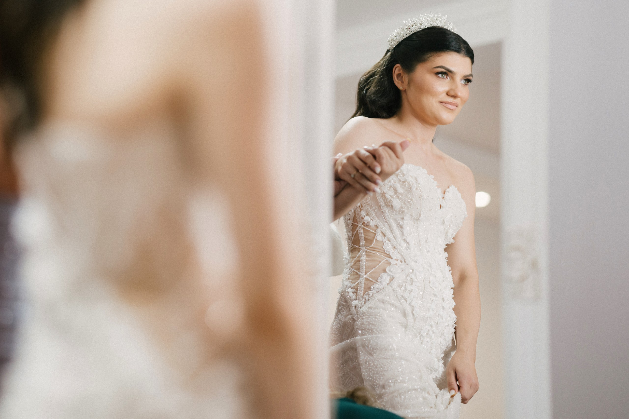 1. Mireasa Adriana în timpul pregătirilor de nuntă în Tudora Botoșani2. Costumul mirelui Ionuț fotografiat artistic în ziua nunții3. Prietenii mirelui la tradițiile de nuntă în Tudora4. Bărbieritul mirelui în cadrul obiceiurilor tradiționale de nuntă5. Fotografii de familie la biserică în ziua nunții6. Portret de familie cu mirii și copilul lor la nunta din Botoșani7. Primul dans al mirilor la Mariage Dor Baisa Botoșani8. Decor elegant de nuntă la Mariage Dor Baisa9. Emoții și tradiții la nunta din Tudora județul Botoșani10. Fotograf profesionist de nuntă în Botoșani surprinzând momente autentice - otograf-nunta-botosanifotograf-evenimente-botosanifotograf-profesionist-botosanifotograf-nunta-tudoranunta-tudora-botosanisedinta-foto-nunta-botosanipoze-nunta-botosanifotografii-nunta-tudorafotograf-cununie-religioasa-botosanibiserica-sfintii-imparati-constantin-si-elena-tudoramariage-dor-baisa-botosanirestaurant-nunta-botosanidansul-mirilor-mariage-dorpregatiri-mire-botosanipregatiri-mireasa-botosanitraditii-nunta-moldovaobiceiuri-nunta-tudorafotograf-familie-nunta-botosaniportret-miri-botosanigalerie-foto-nunta-botosanialbum-foto-nunta-botosaninunta-eleganta-botosaninunta-cu-traditii-botosanifotograf-premium-nunta-botosaniservicii-foto-video-botosanipoveste-de-nunta-botosanifotograf-documentar-nuntafotograf-natural-emotionalmiri-ionut-si-adriananunta-autentica-tudora -otograf-nunta-botosanifotograf-nunta-tudoranunta-tudora-botosanifotograf-evenimente-botosanifotograf-profesionist-botosaniservicii-foto-video-botosanigalerie-foto-nunta-botosanialbum-foto-nunta-botosani - nunta-autentica-botosaninunta-cu-traditii-botosanipoveste-de-nunta-botosanifotografii-emotionante-nuntamomente-autentice-nuntafotografie-documentara-nuntafotograf-natural-nunta- pregatiri-miri-tudorabiserica-tudora-botosanicununie-religioasa-tudoramariage-dor-baisa-botosanipetrecere-nunta-botosanivalsul-mirilor-botosani - alino-foto-studio-botosaniionut-si-adriana-nunta-tudorafotograf-alin-chirila-botosani
