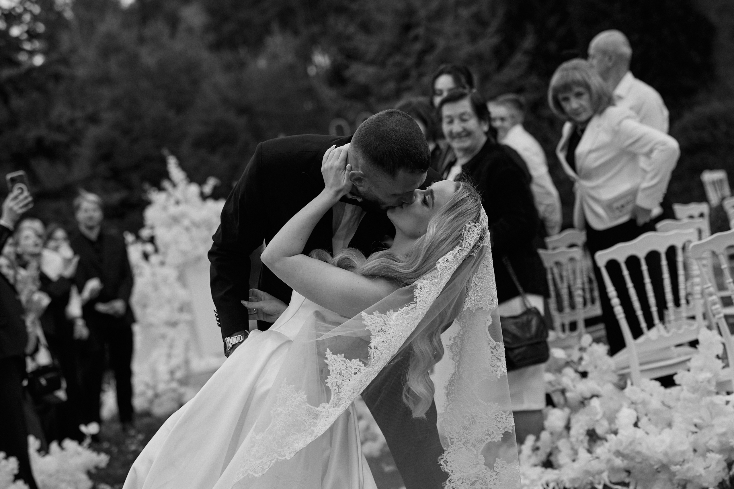 Natalia & Roman. Dworek przy lesie. Fotograf ślubny i rodzinny w Krakowie Yana Klymova