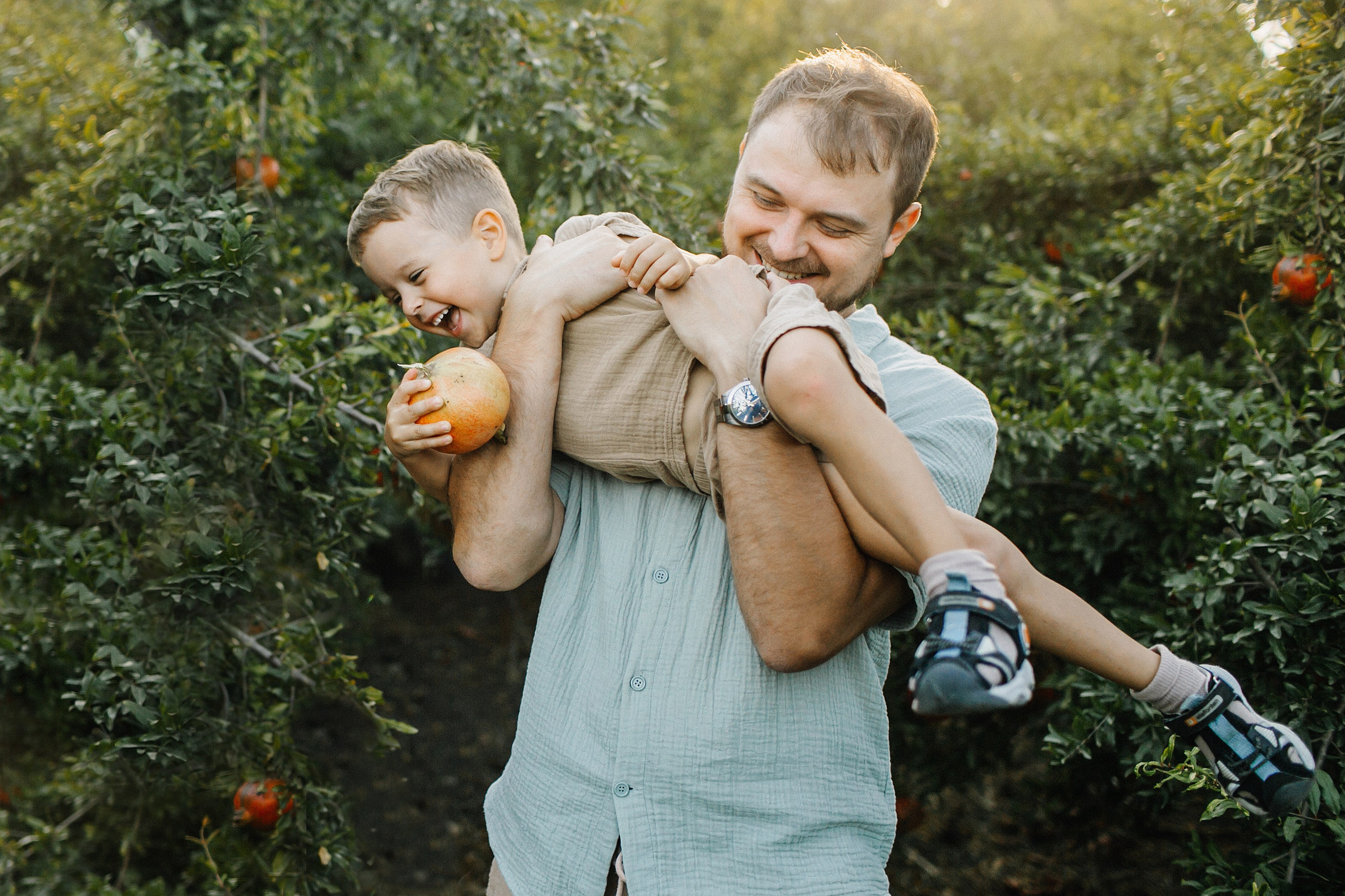 Binyamina garden. Family photographer in Israel
