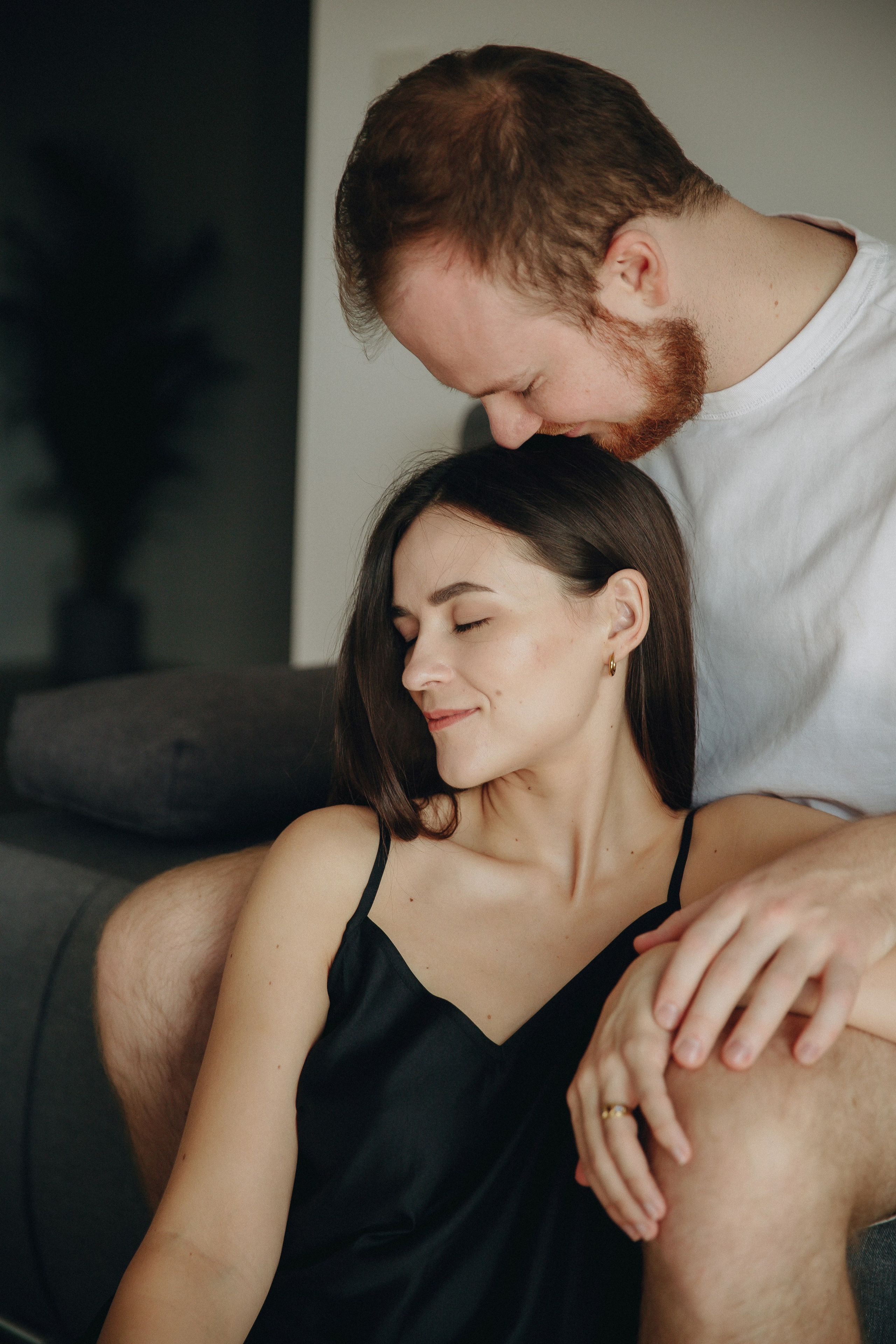 Anna+Andrew | At-home session. Photographer in Los Angeles. Julia Ishmuratova