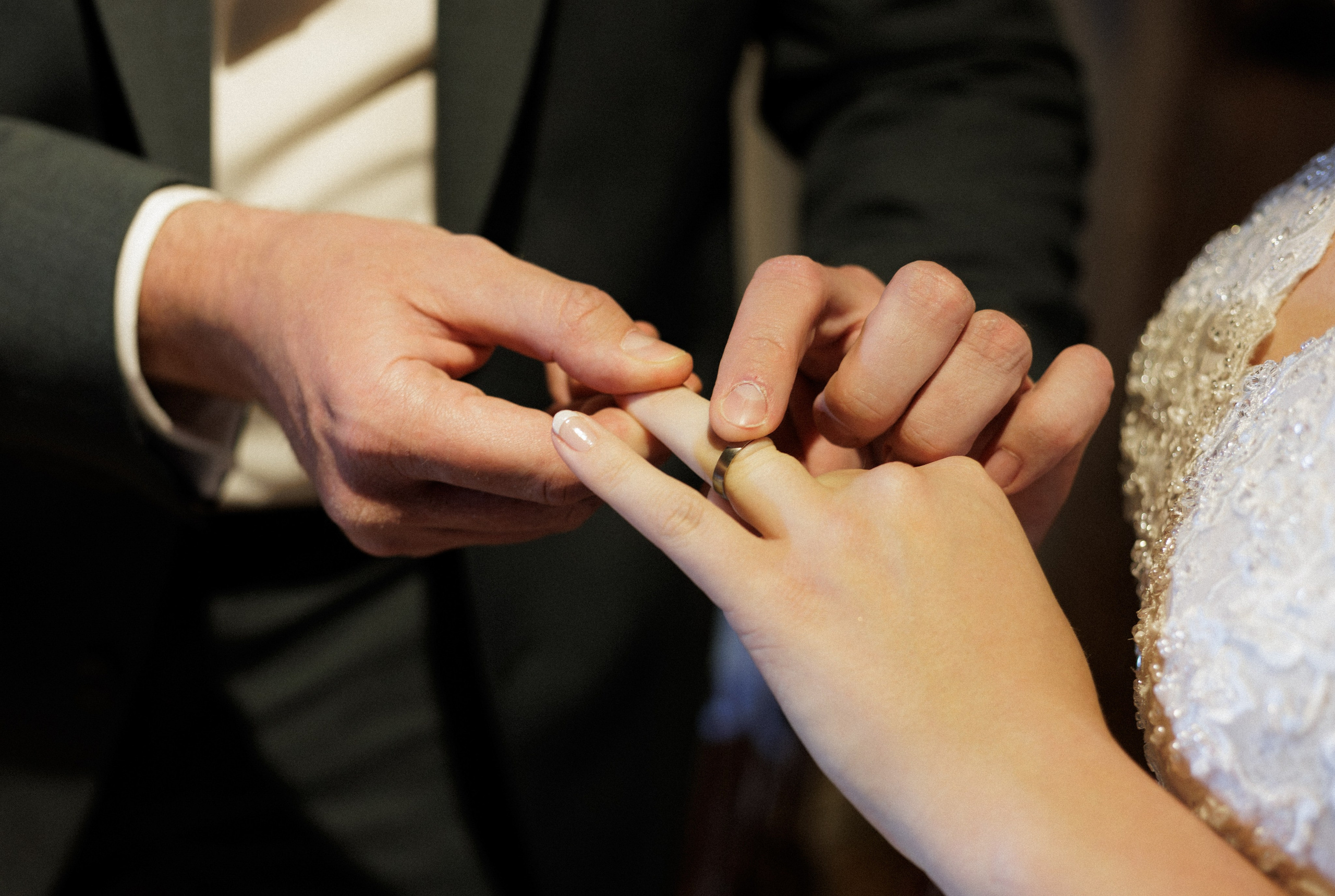 Hochzeitsfotografie an der Windmühle Eyendorf | Historische Romantik in Niedersachsen. Hochzeitsfotograf und Hochzeitsvideograf aus Hamburg | Roka21Film