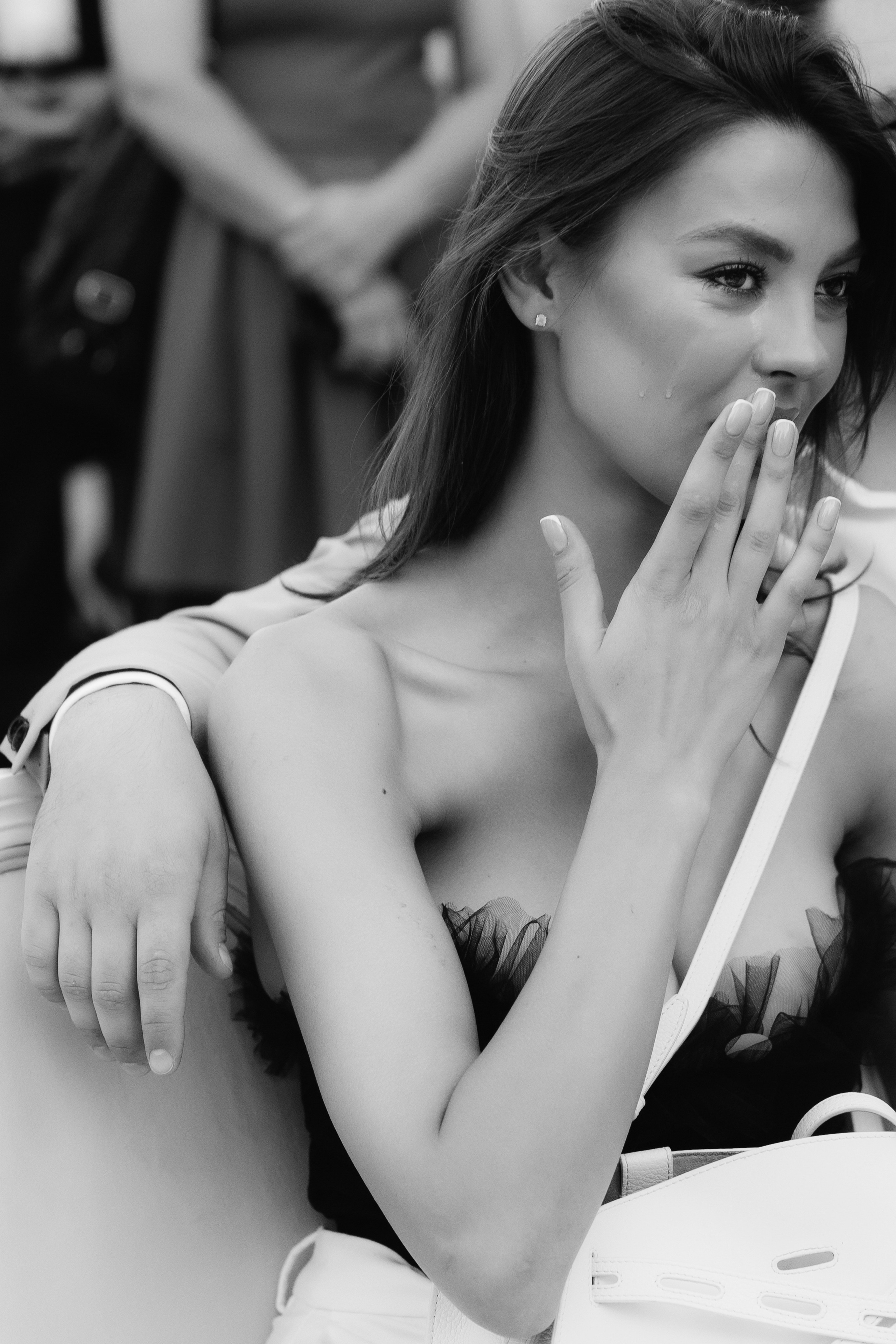 Atingerea e Dragoste. Servicii Foto Video în Chișinău și Europa ID-Brothers