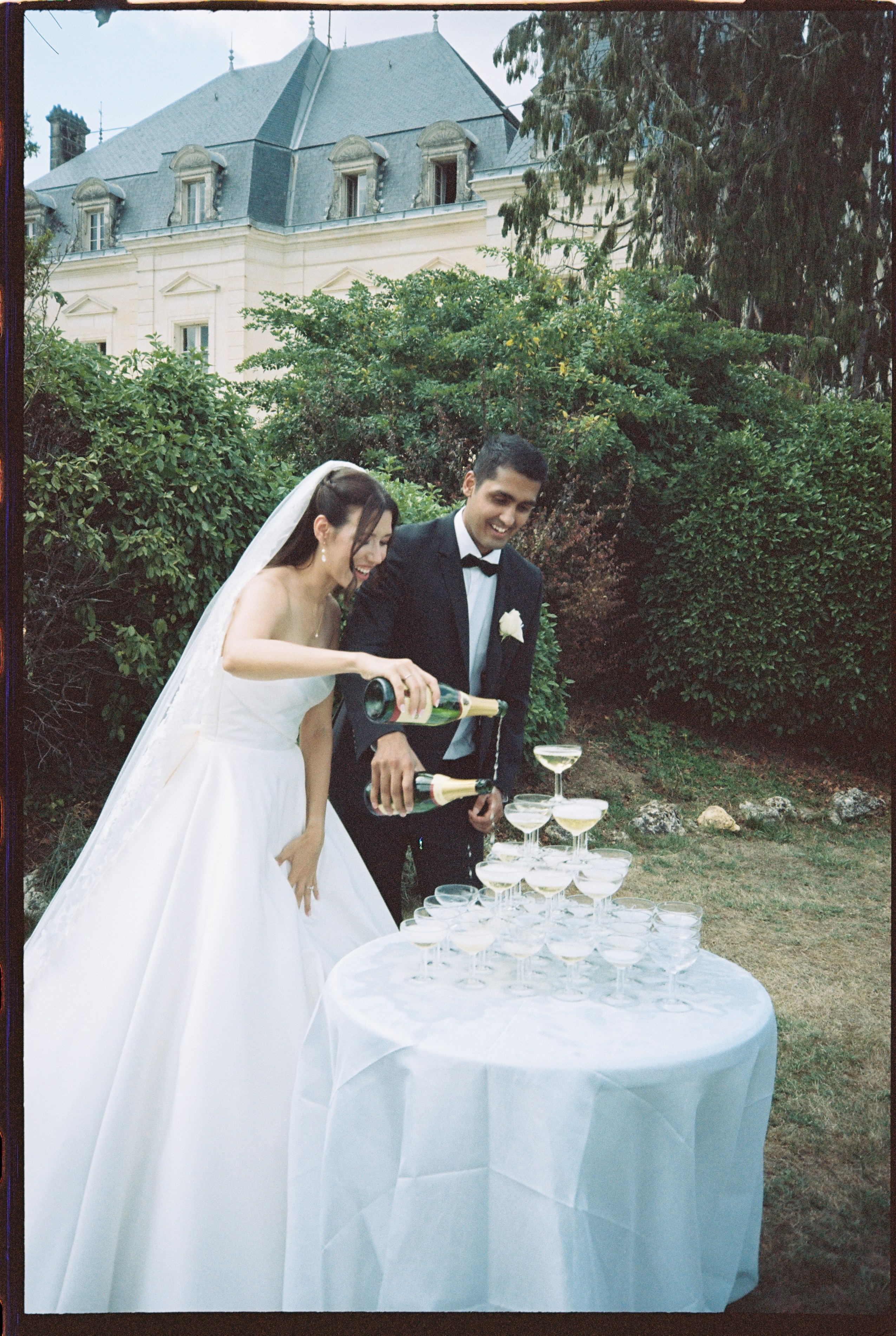 Wedding in a French Château | Destination Wedding Photography. Wedding photographer in Italy