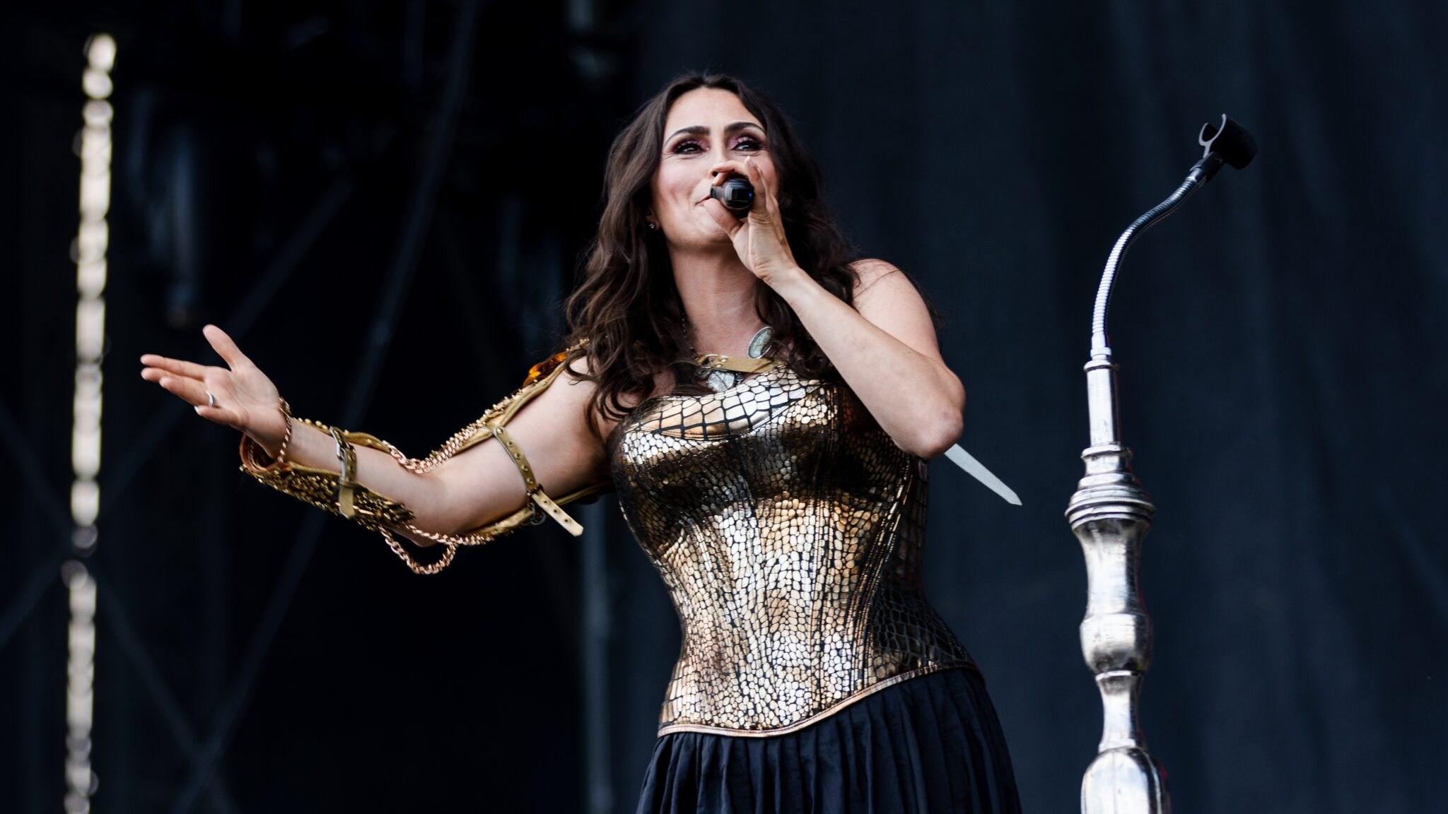 Within Temptation y Leonie Meijer presentan una emotiva versión del legendario éxito «Toy Soldiers» | FOTKAI