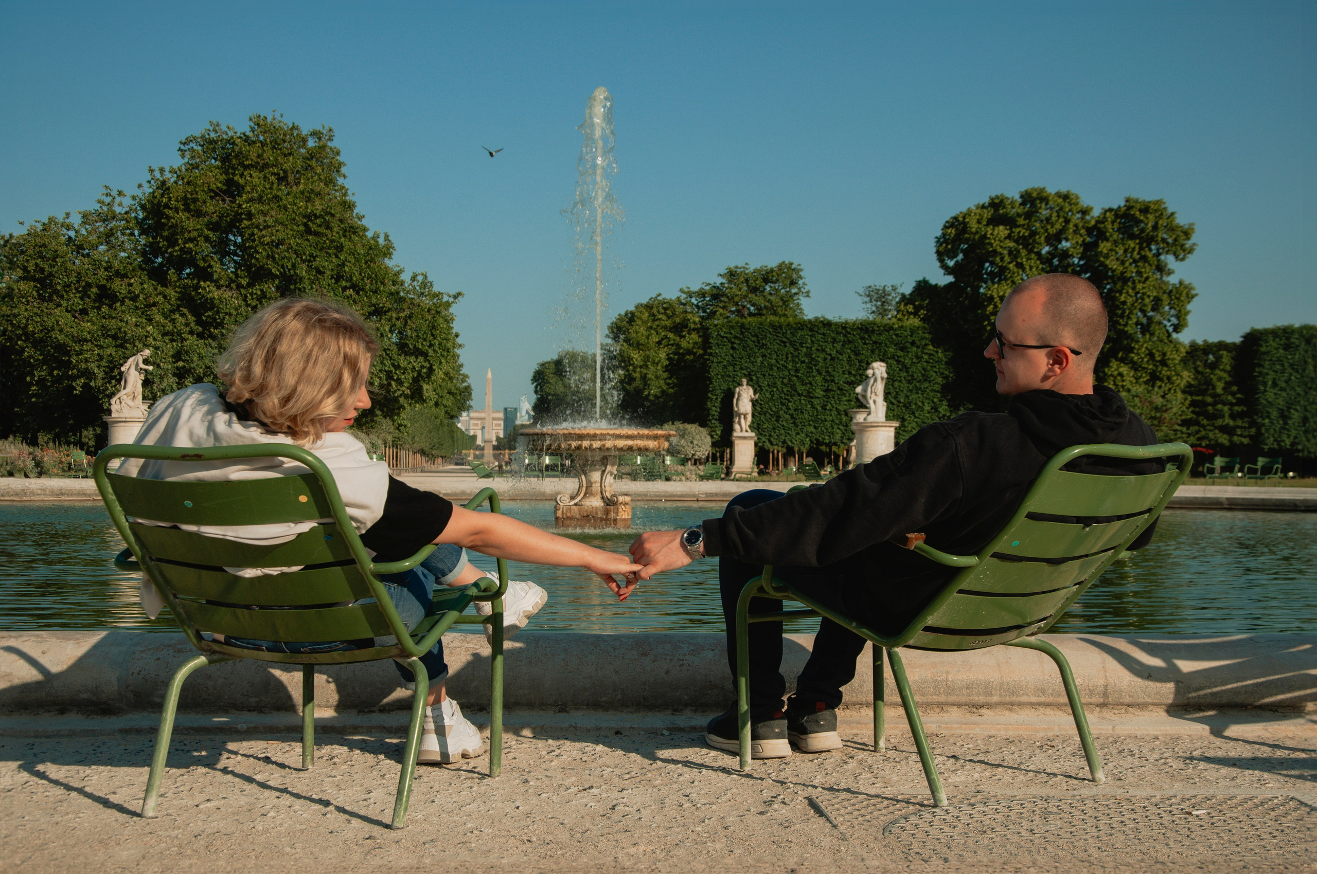 Couple photoshoot near the Louvre. Paris photographer — Polina Osipova