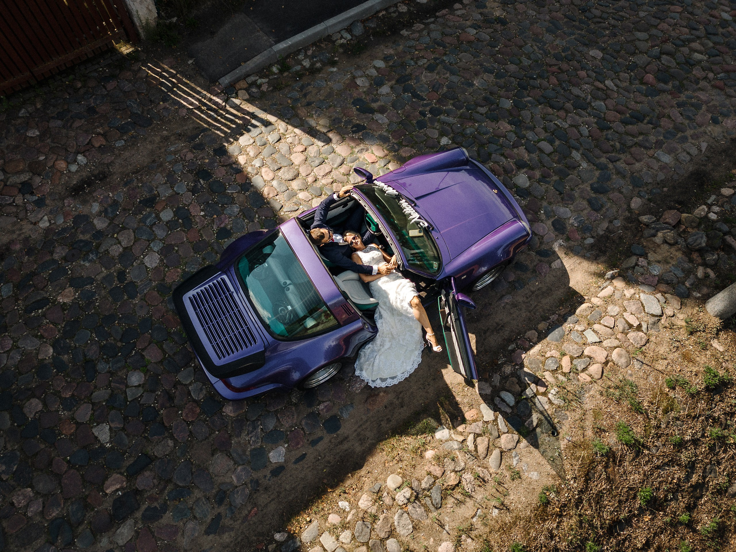 Юбилей свадьбы — 10 лет вместе, Porsche, страсть и стильная фотосессия в Риге. Евгений Тимофеев | Свадебный и контент-фотограф и видеограф в Риге