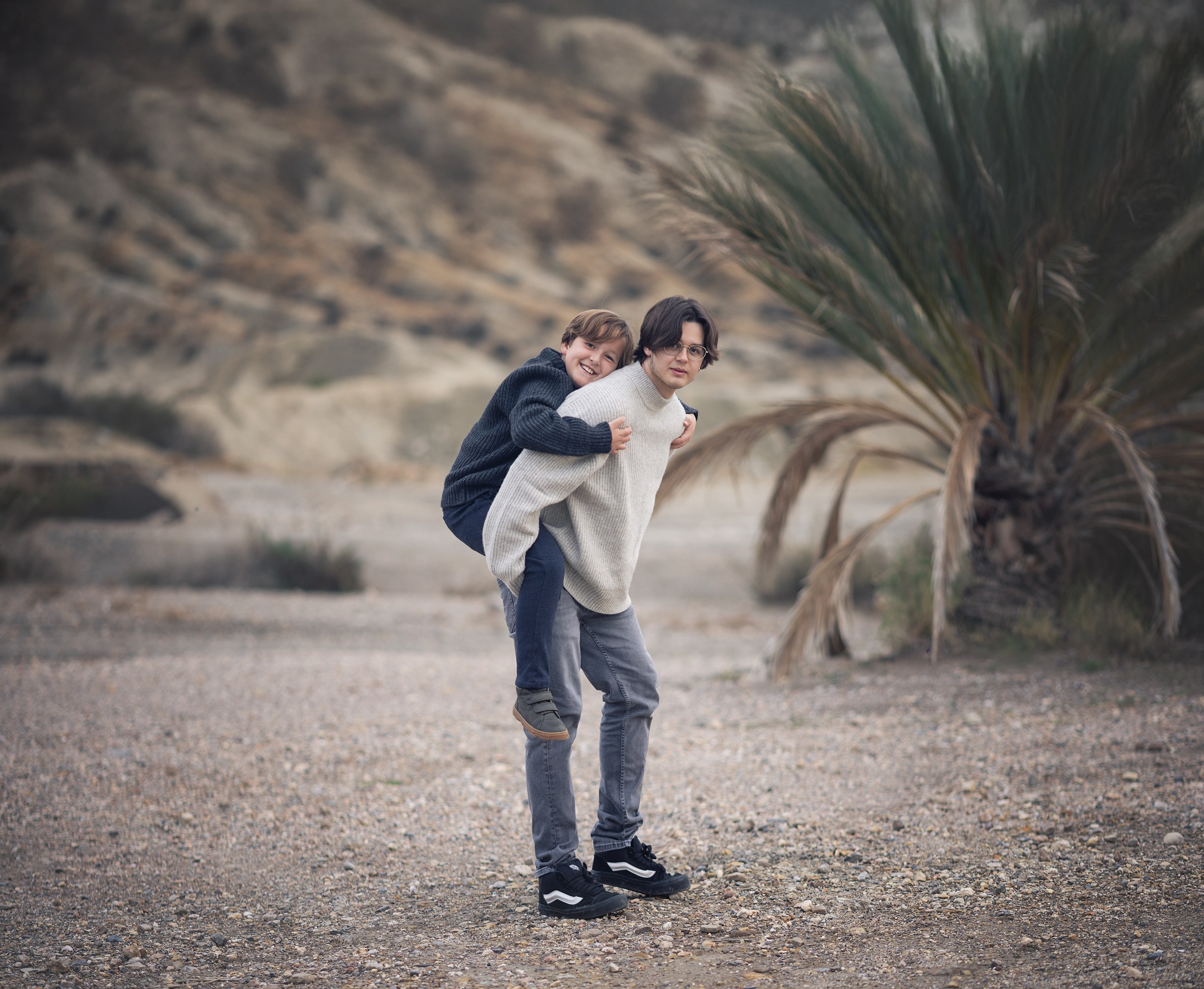 Fotosesion de mis hijos con su gato Boris. Fotógrafo Almeria. Swetlana Ushakova