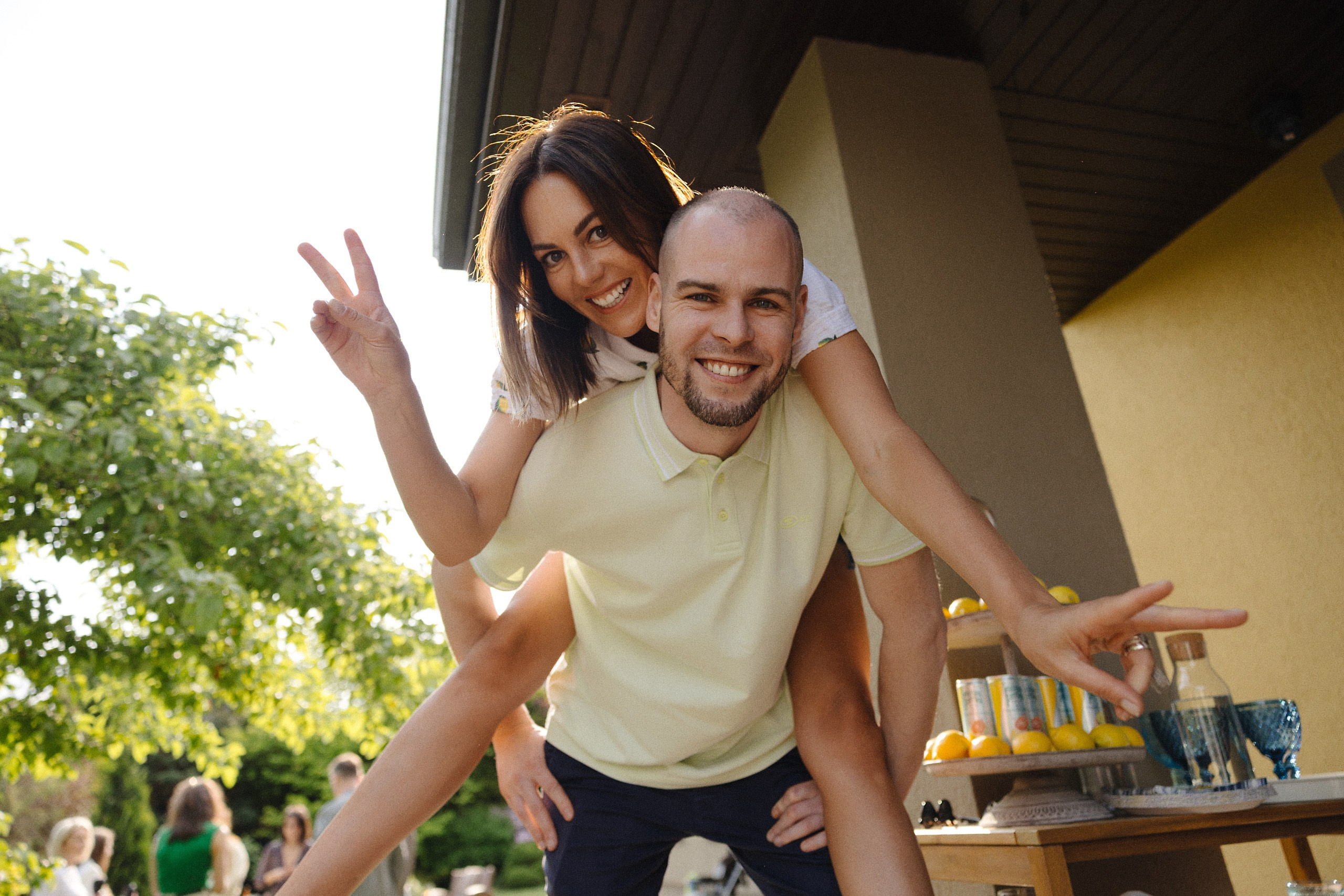 Летний день рождения в итальянском стиле — атмосферная съёмка праздника. Евгений Тимофеев | Свадебный и контент-фотограф и видеограф в Риге