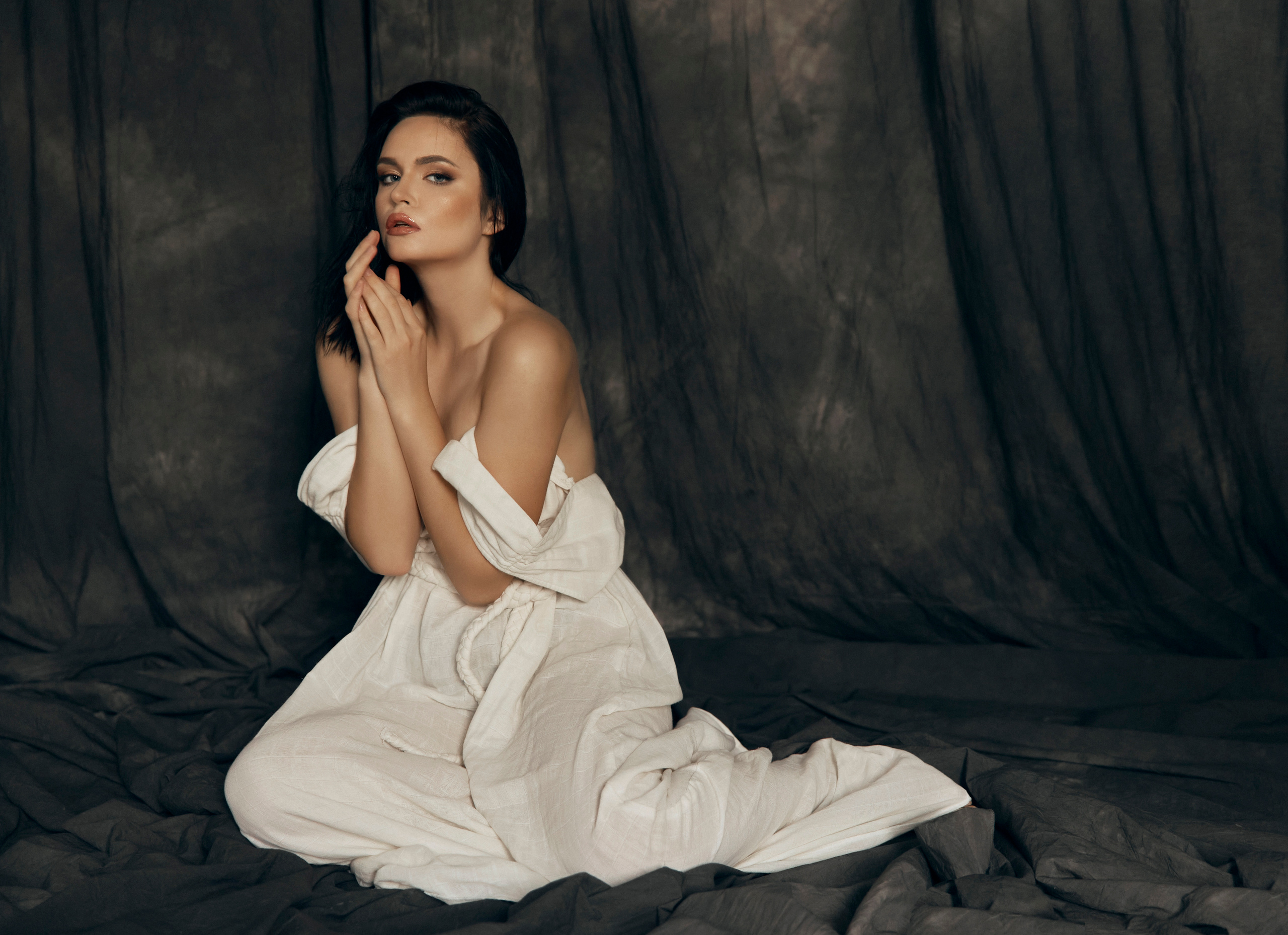 STUDIO EXPERIENCE. Female Photographer in Dubai