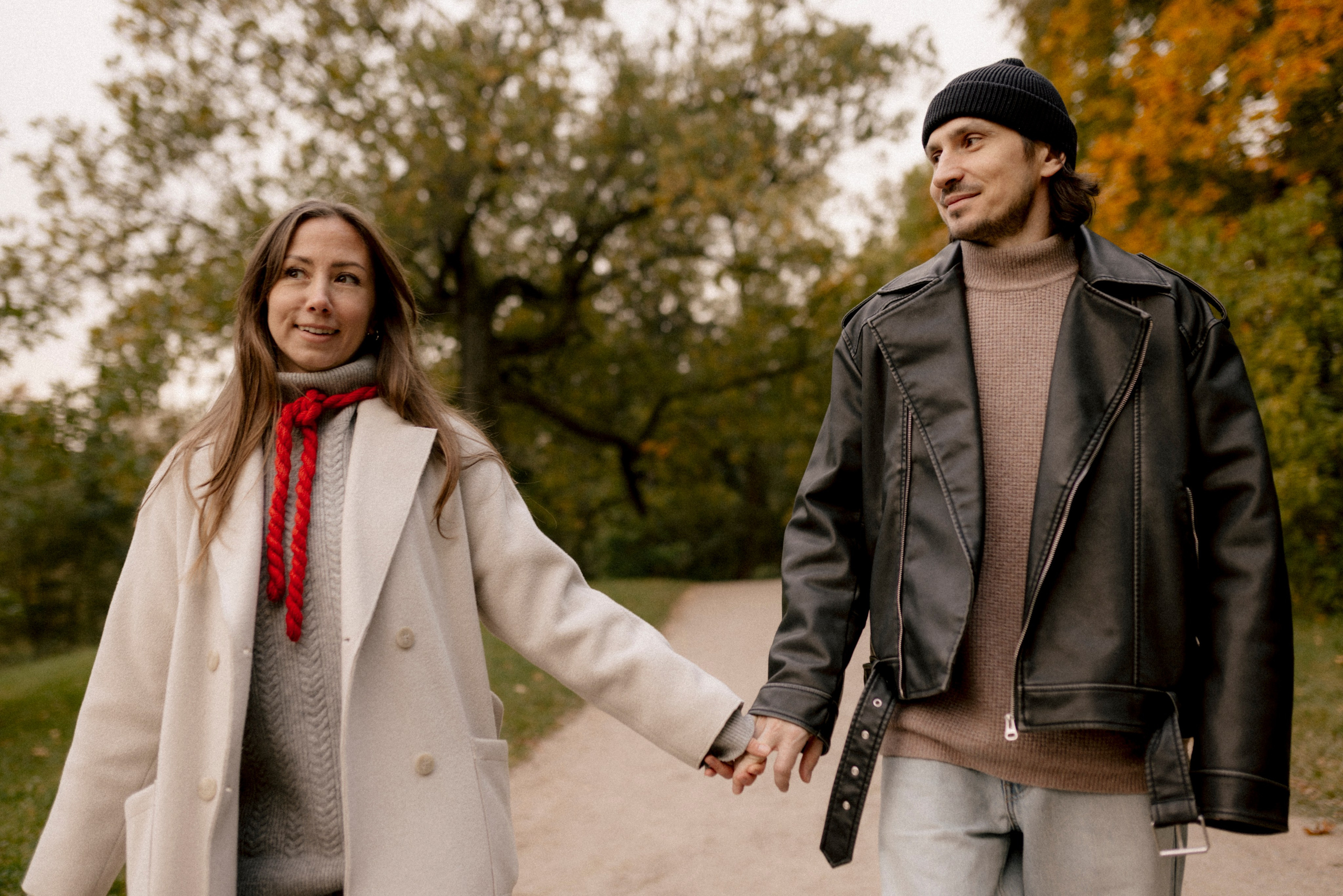 Julia + Vitaly. Polina Sobol — family & documentary photographer in Bern. Outdoor & urban photo sessions for families, kids and couples