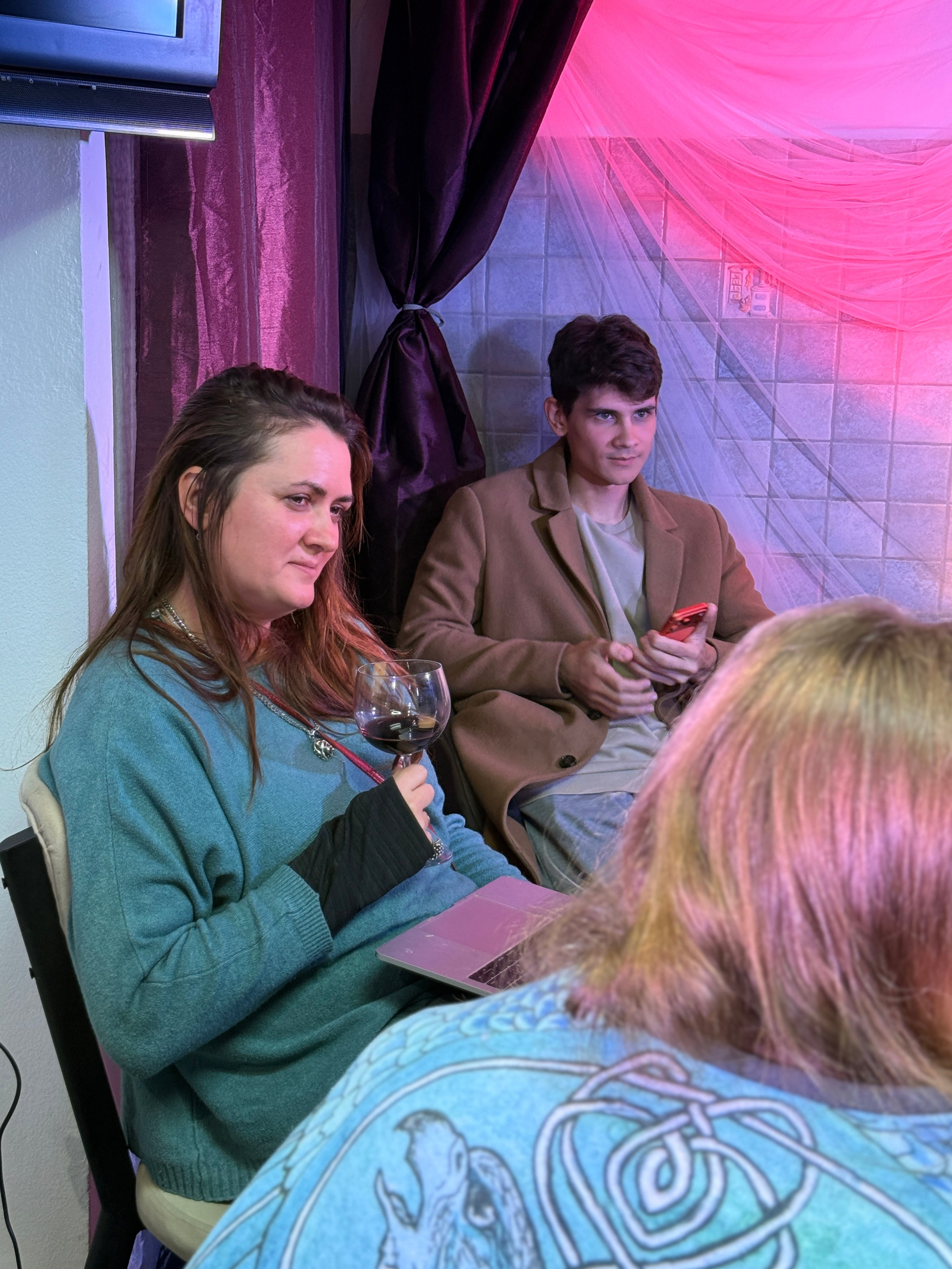 Фоторепортаж вистави у Будві. Портретний фотограф Альона Новгородцева