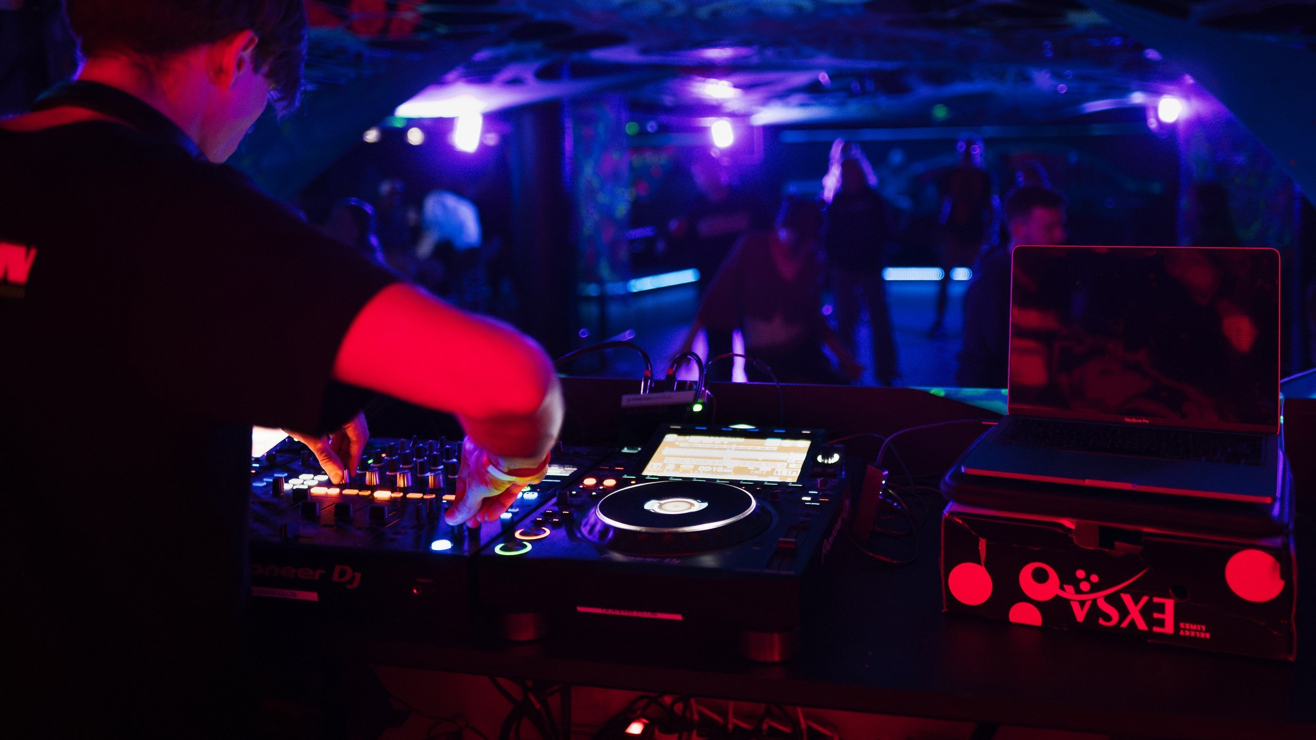 Nibirus People Techno Party Photography - 808Media. 808Media – Professionelle Foto- und Videografie für Restaurants, Hotels, Events und Hochzeiten in Innsbruck und Tirol