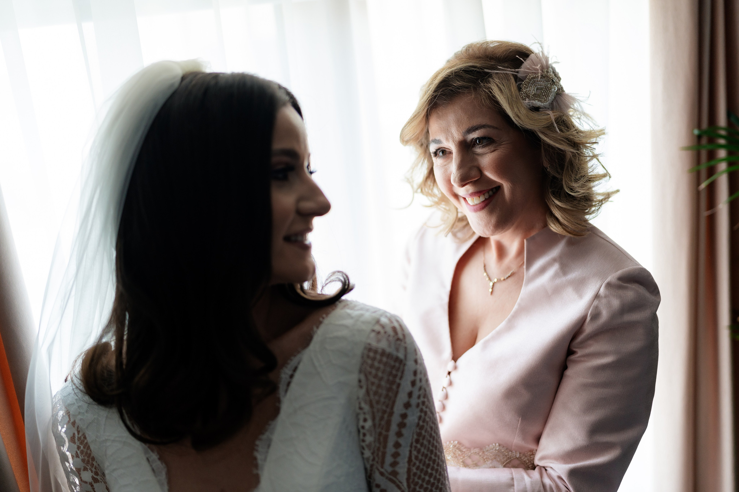 Elly & Andrew. Destination Wedding Photographer Alex Pasarelu