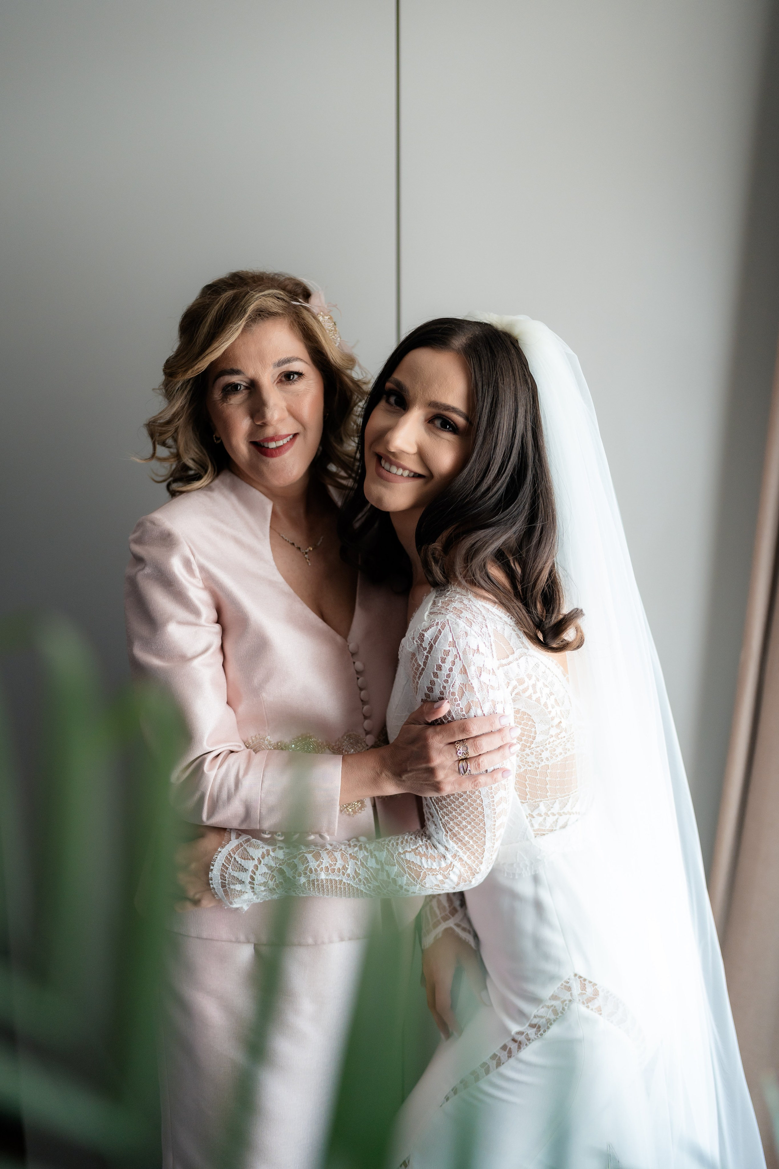 Elly & Andrew. Destination Wedding Photographer Alex Pasarelu