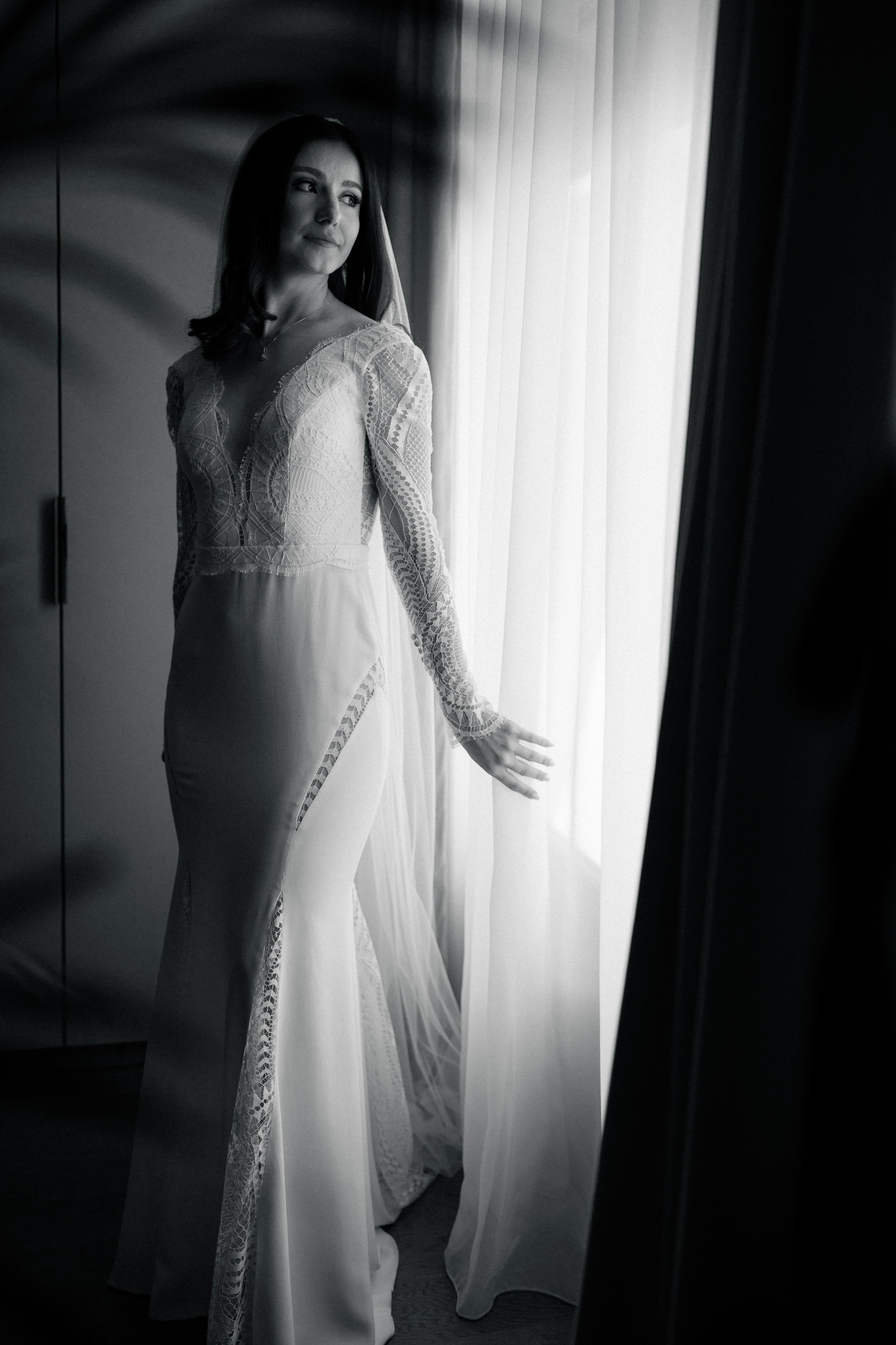 Elly & Andrew. Destination Wedding Photographer Alex Pasarelu