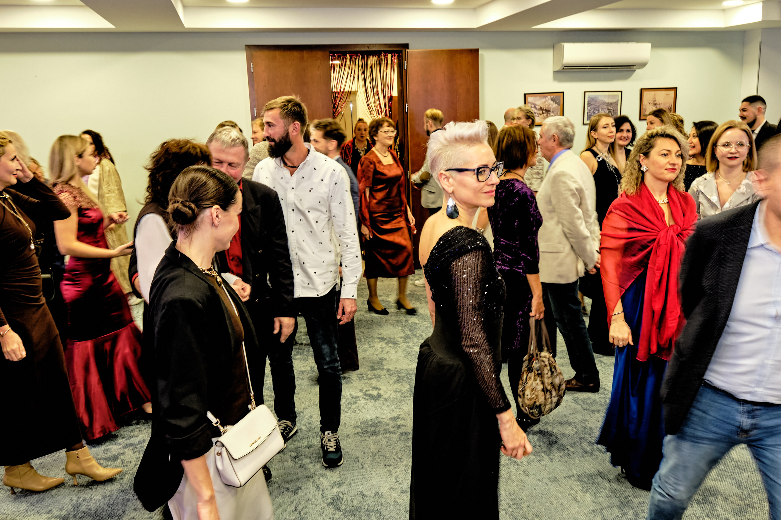 Фоторепортаж з благодійного Новорічного балу у Чорногорії. Портретний фотограф Альона Новгородцева