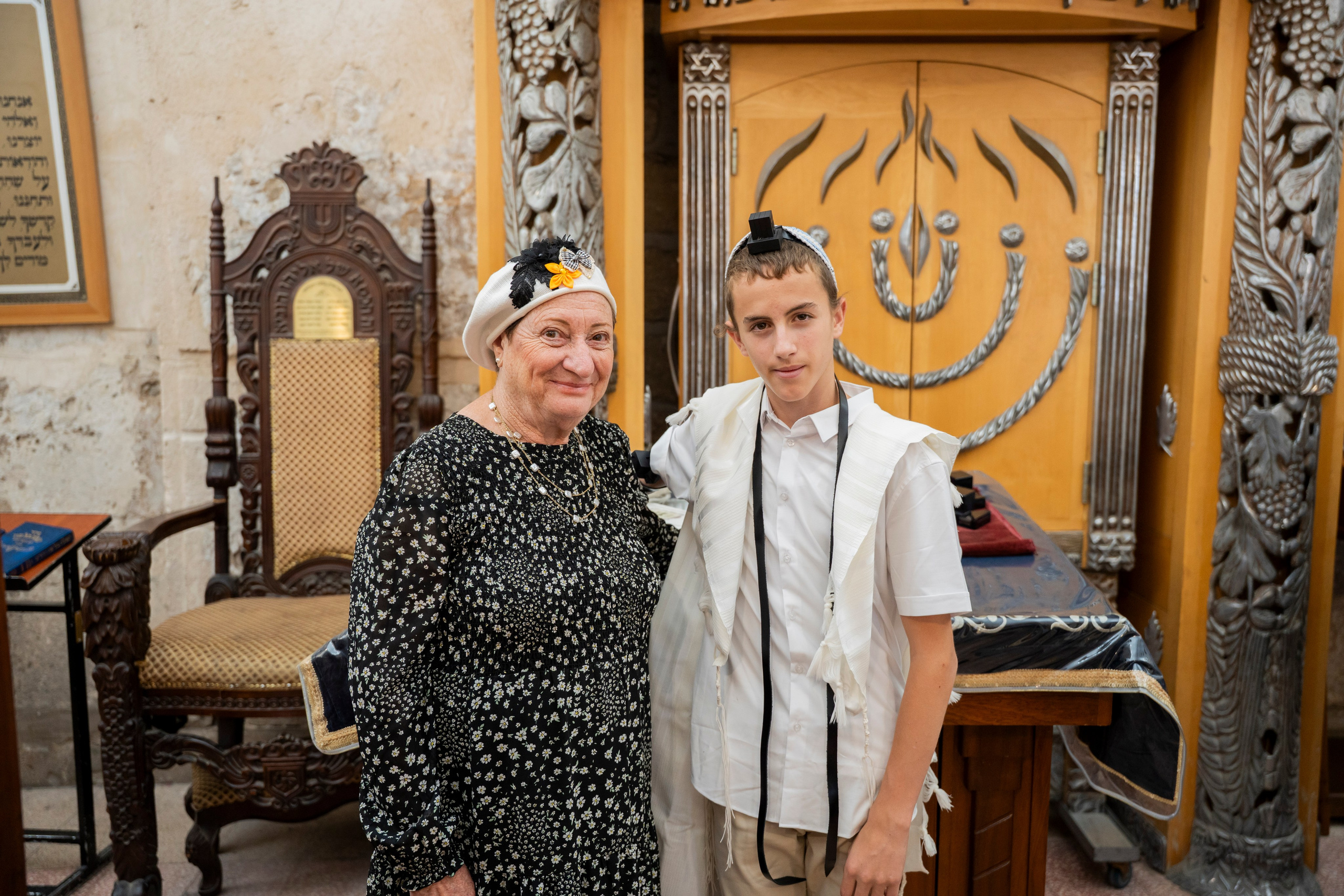 הנחת התפילין רפאל לוי. יוסף מזרחי צילום חתונה, ברית וזוגיות. צלם מקצועי שאוהב להוציא אתכם הכי יפים ברגעים הכי מרגשים