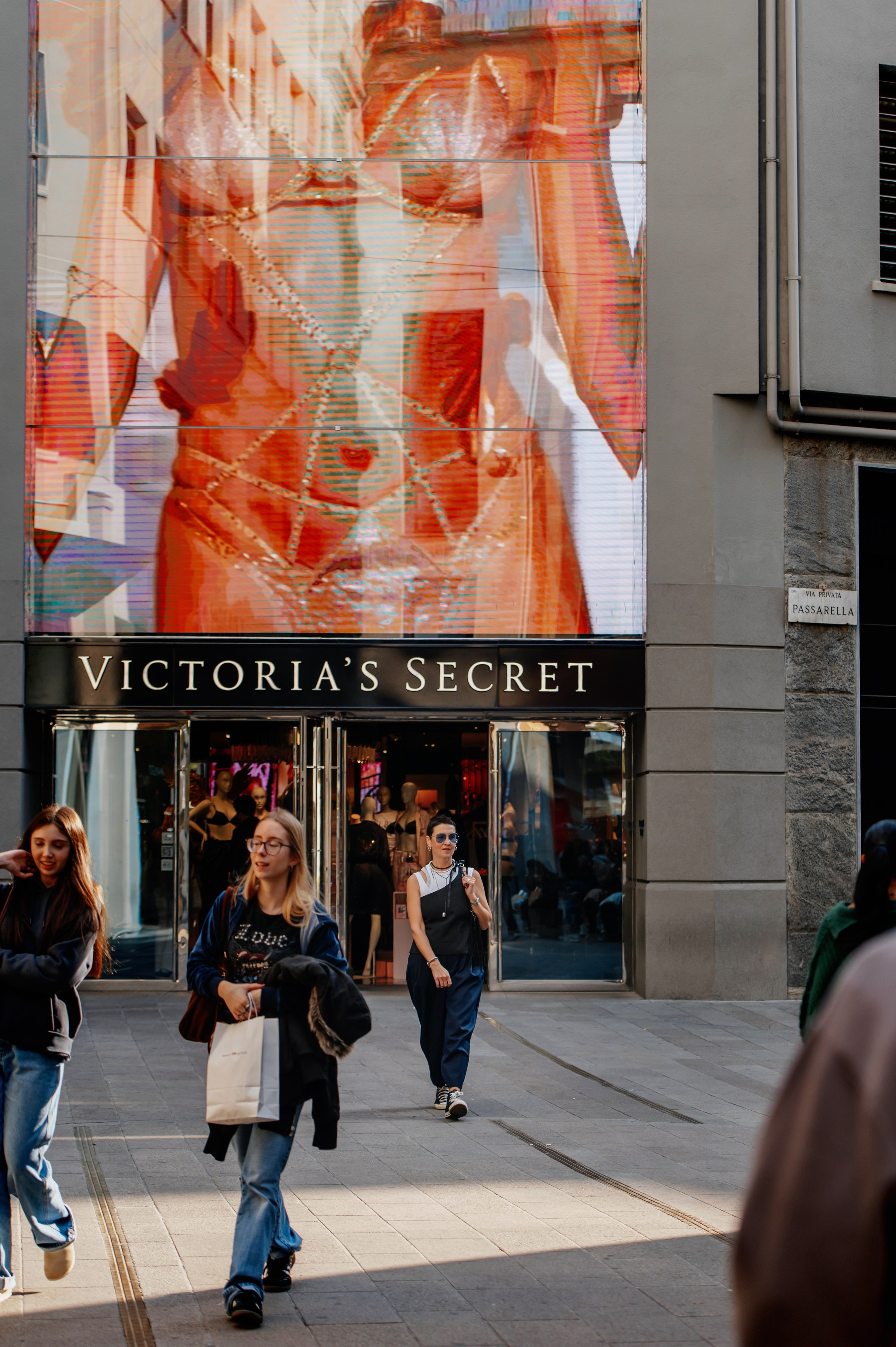 Milan, Autumn 🍂, Julia. Wedding photographer from Moldova Alexey Chipchiu