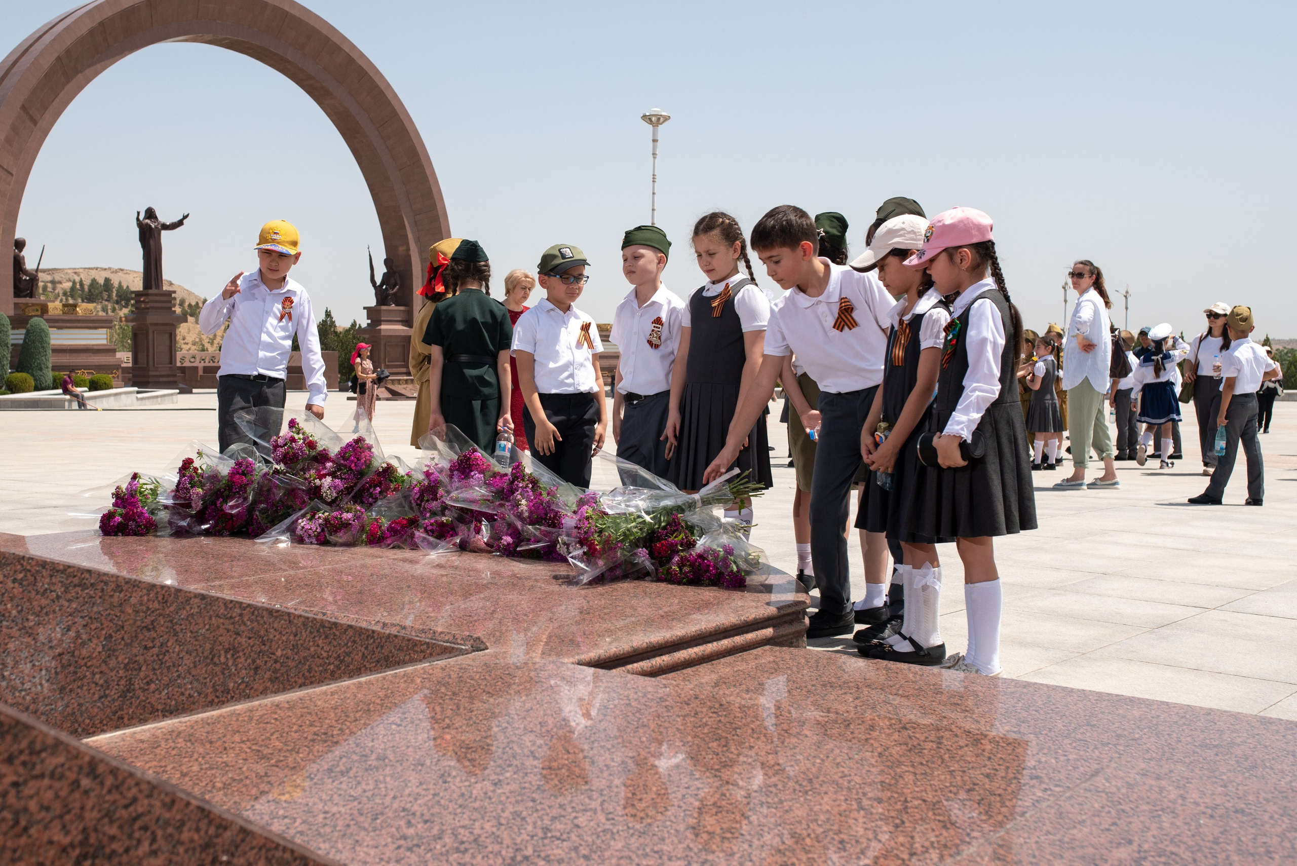 Вечный огонь 2"А» класс. Ваш фотограф в Ашхабаде Гамлет Осипов