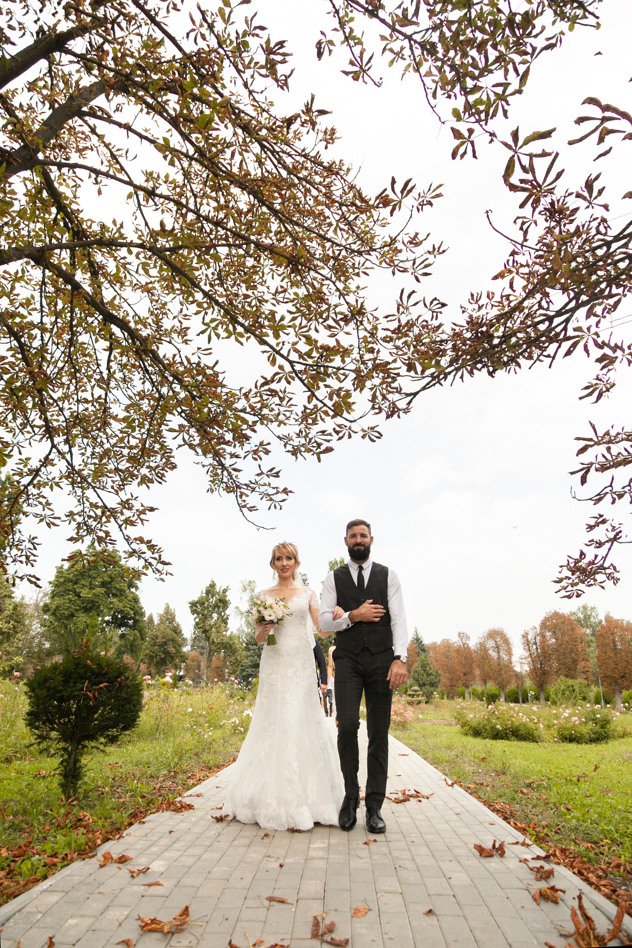 Botanical garden / Adrian & Diana. Wedding, event and family photographer in Paris, Emilian Olaru