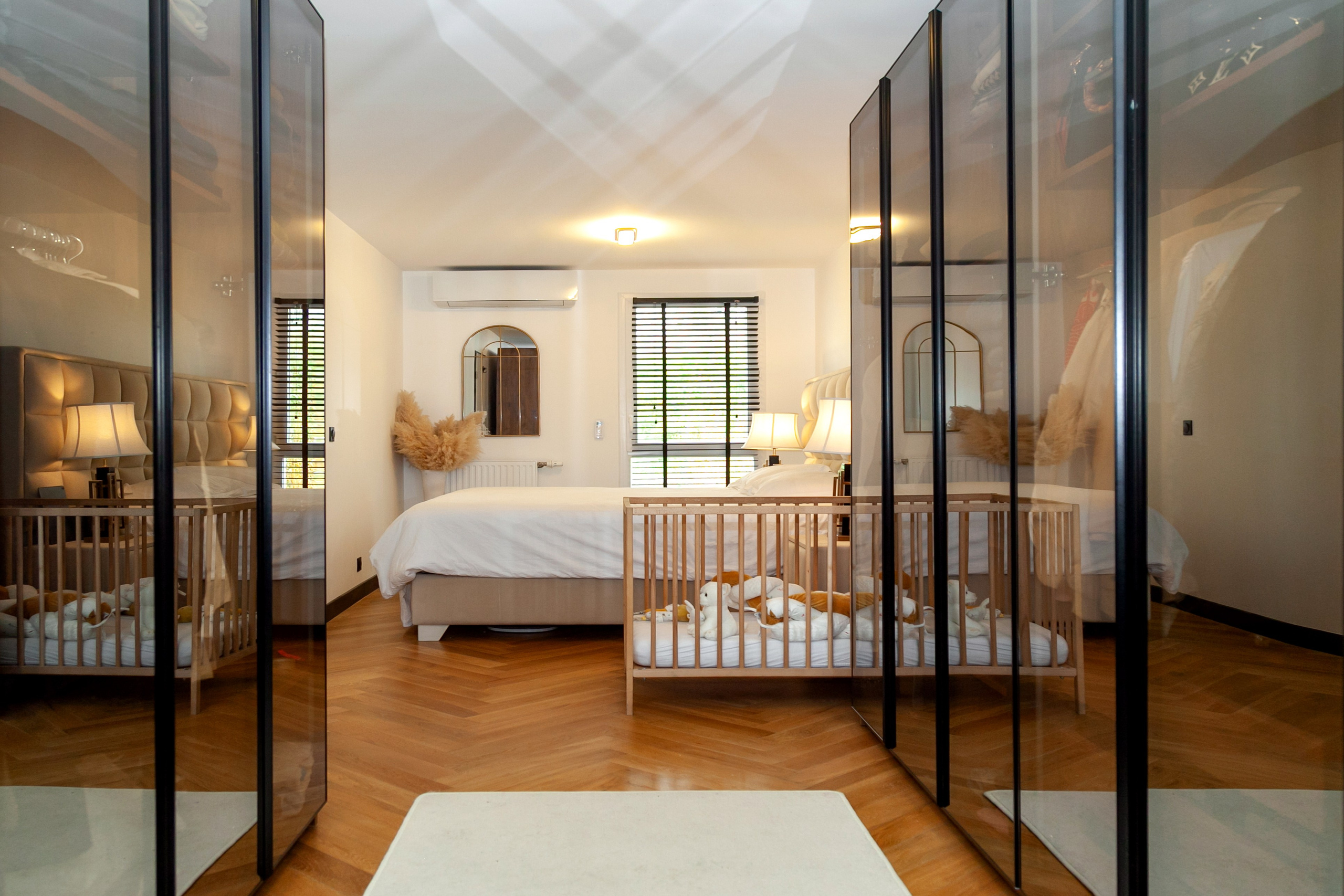 Real estate. Wedding, event and family photographer in Paris, Emilian Olaru
