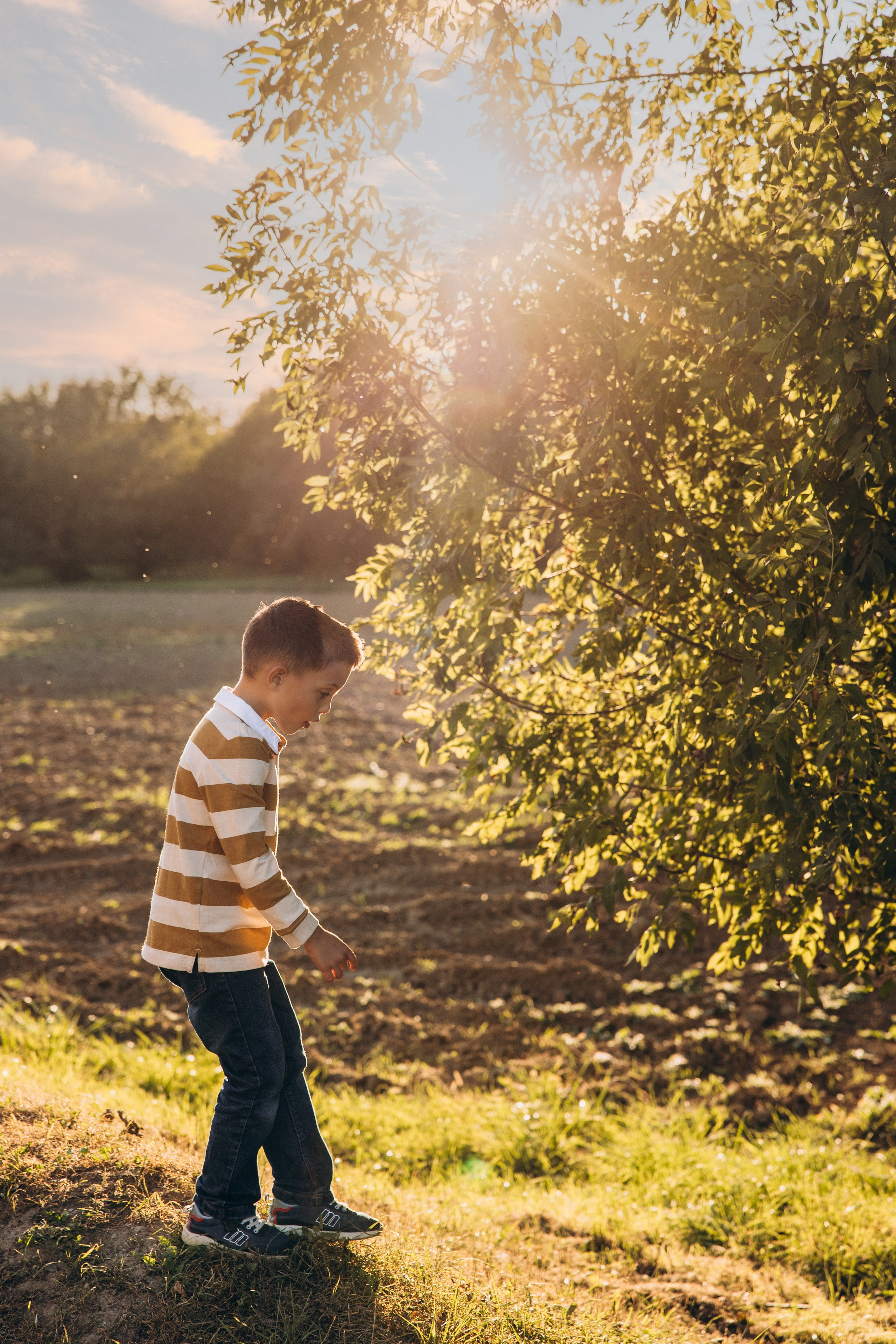 Autumn mother-son family photoshoot in Toulouse. Eugénie Smirnova — your photographer in Toulouse and southwest France