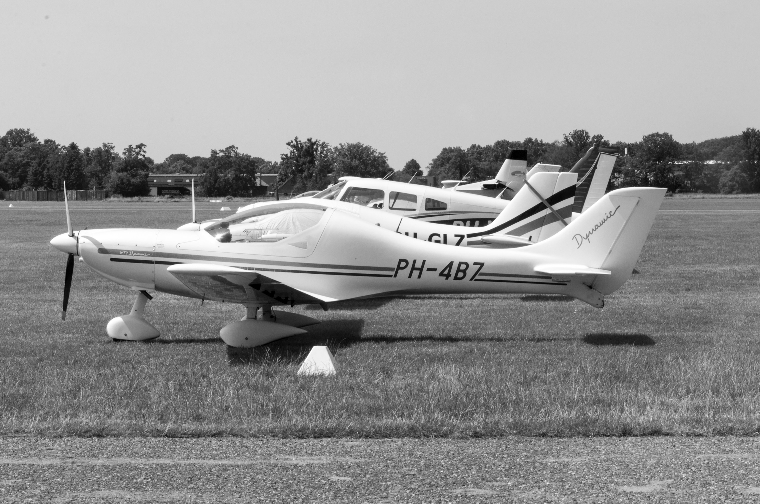 Een fotoshoot van een piloot en vliegtuigen. Éclat Fotos. Exclusieve portretfotografieservice