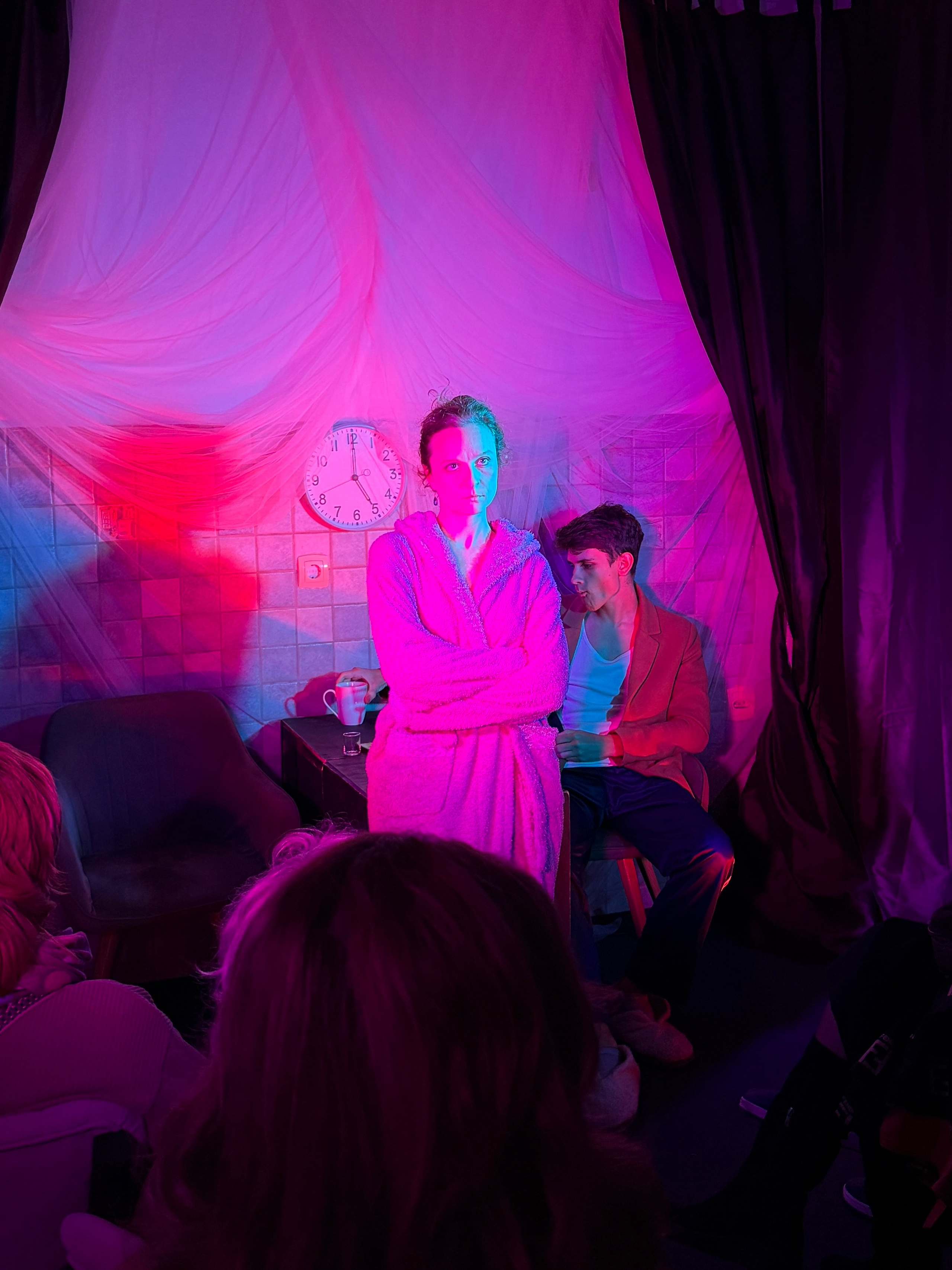 Фоторепортаж вистави у Будві. Портретний фотограф Альона Новгородцева