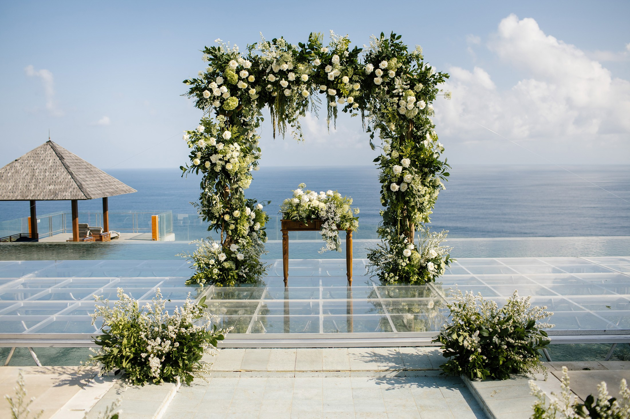 Big funny wedding with guests in paradise Bali island. Get.it.feel — Aesthetic Photography and Videography