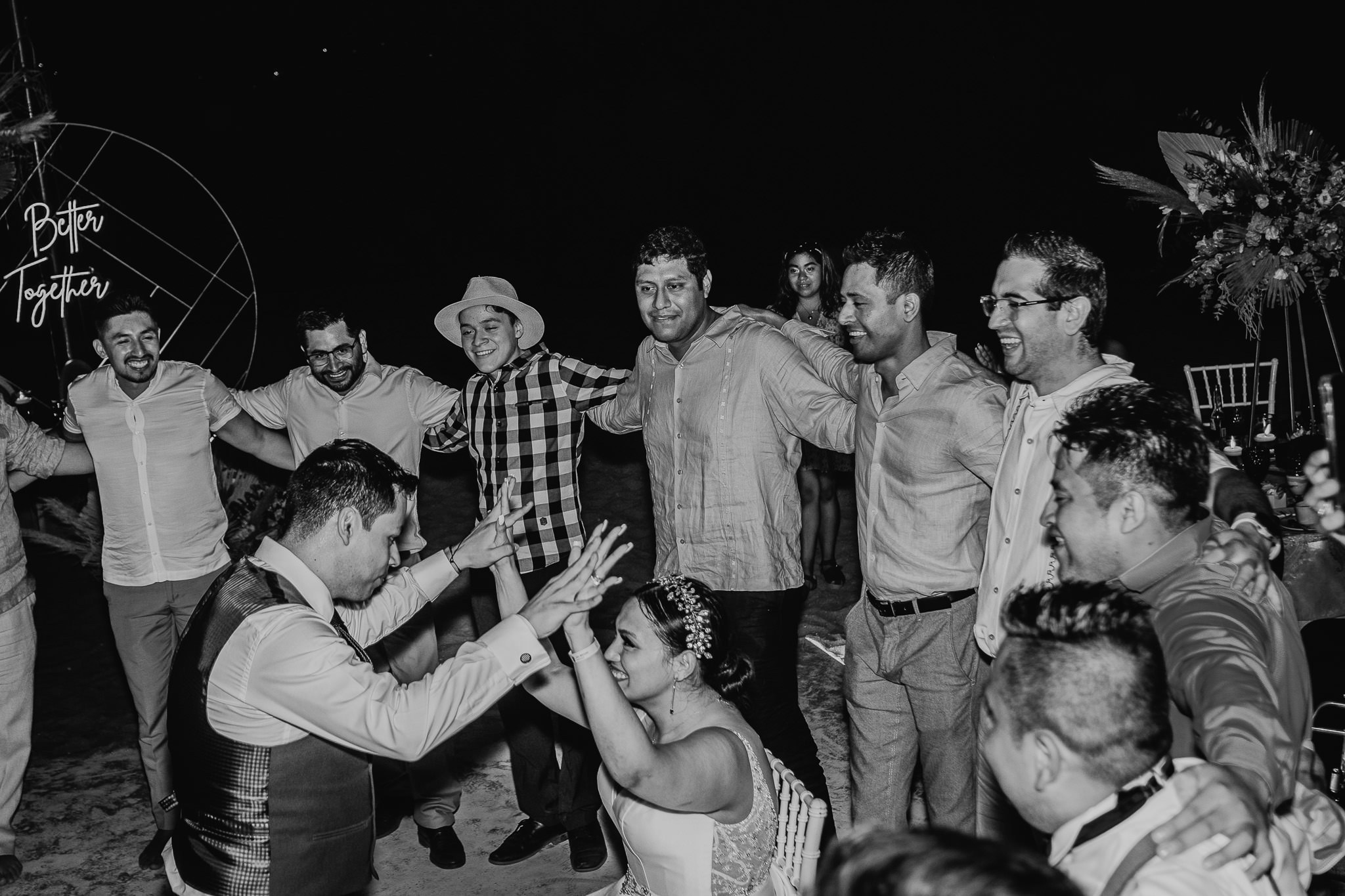 Silvia & Julio / Huatulco. Wedding and family photographer in Mexico City