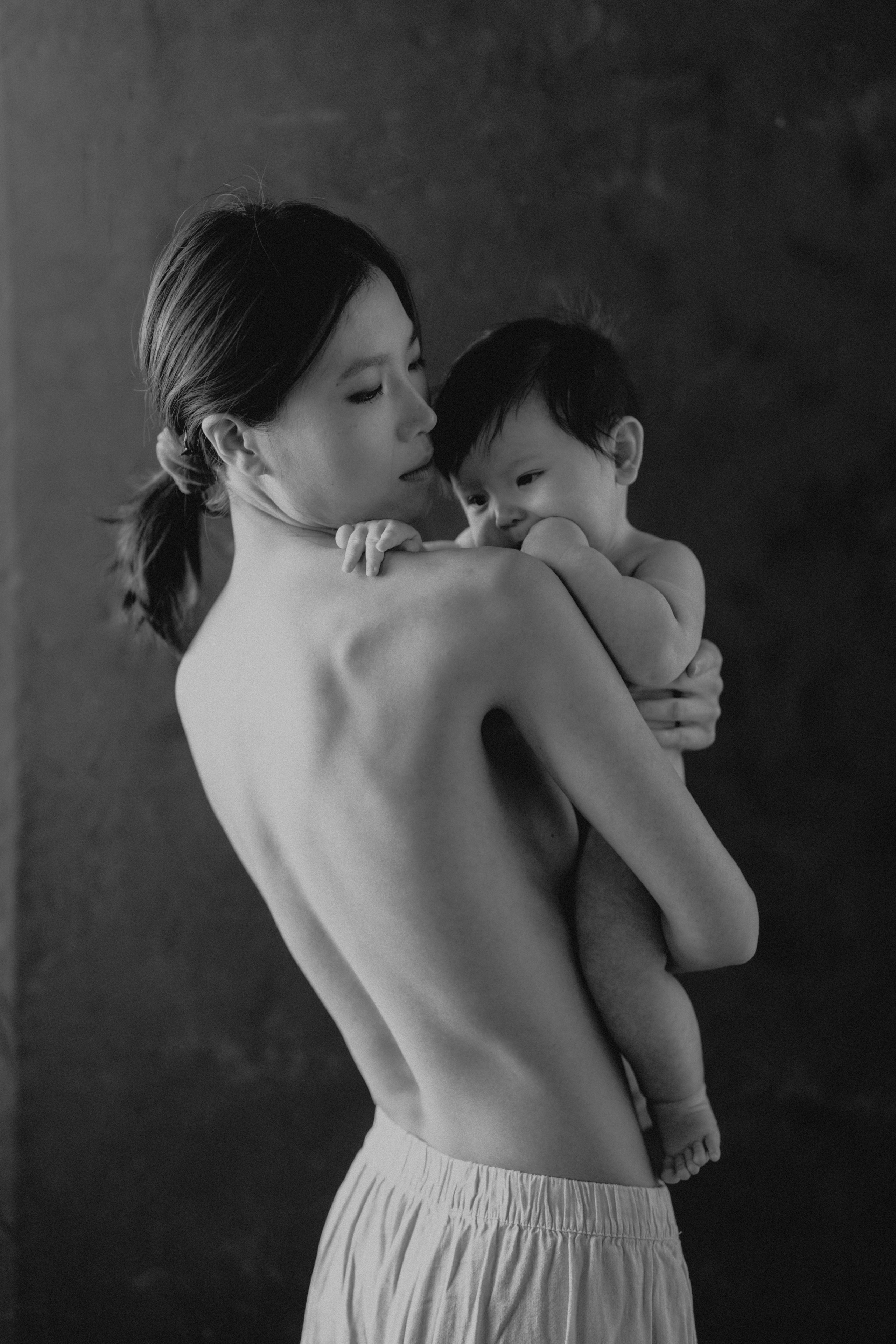 Yugi. Modern maternity photographer in Long Island New York