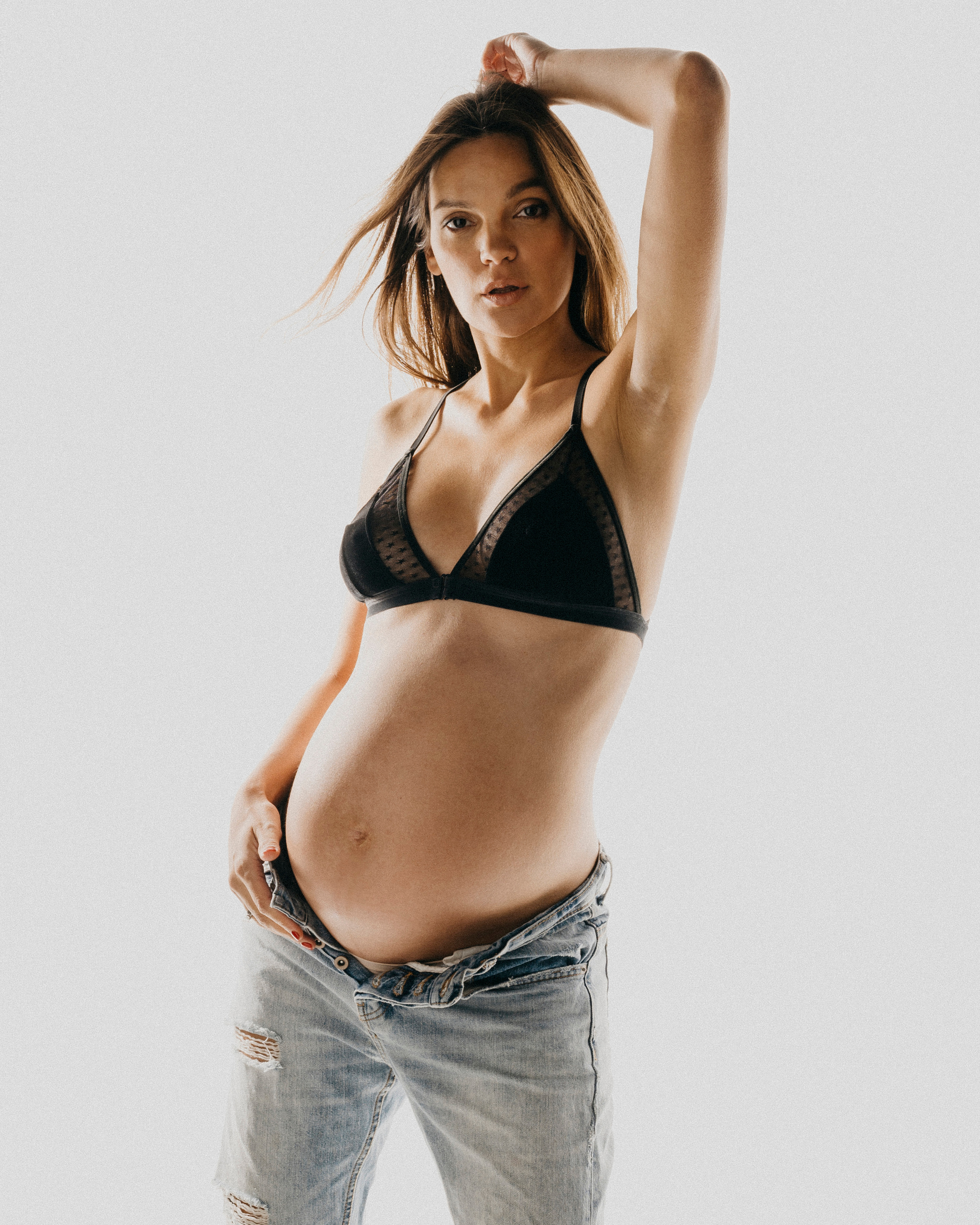 Radika. Modern maternity photographer in Long Island New York