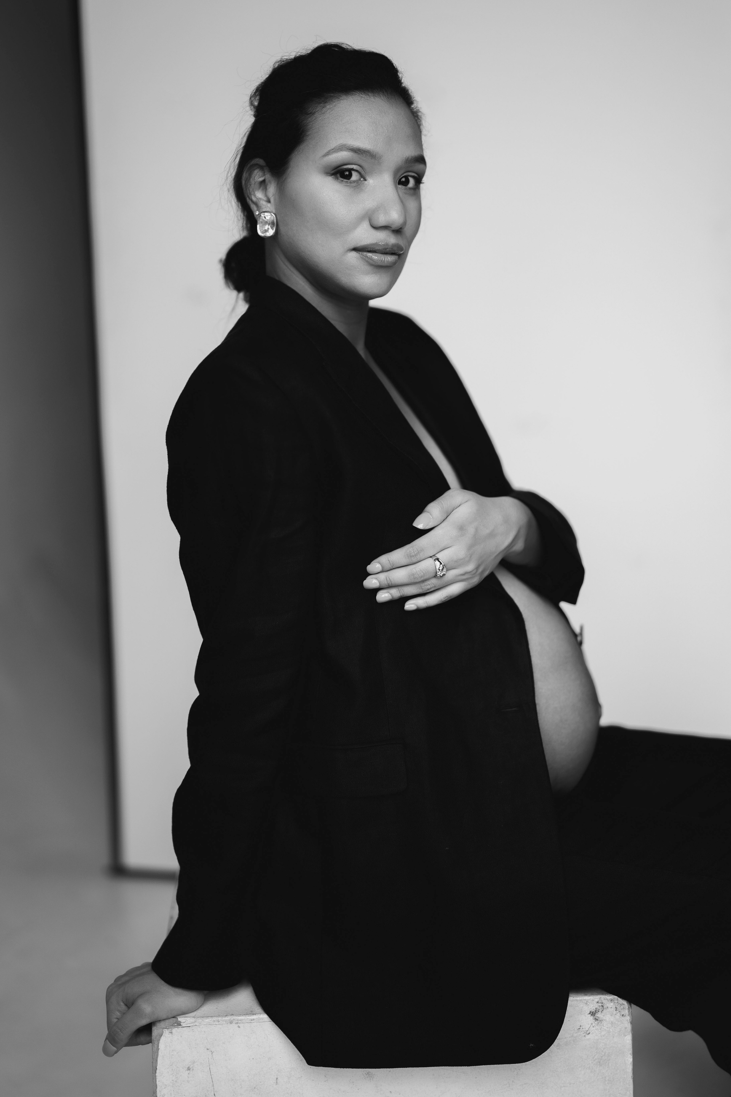 Katheryne. Modern maternity photographer in Long Island New York