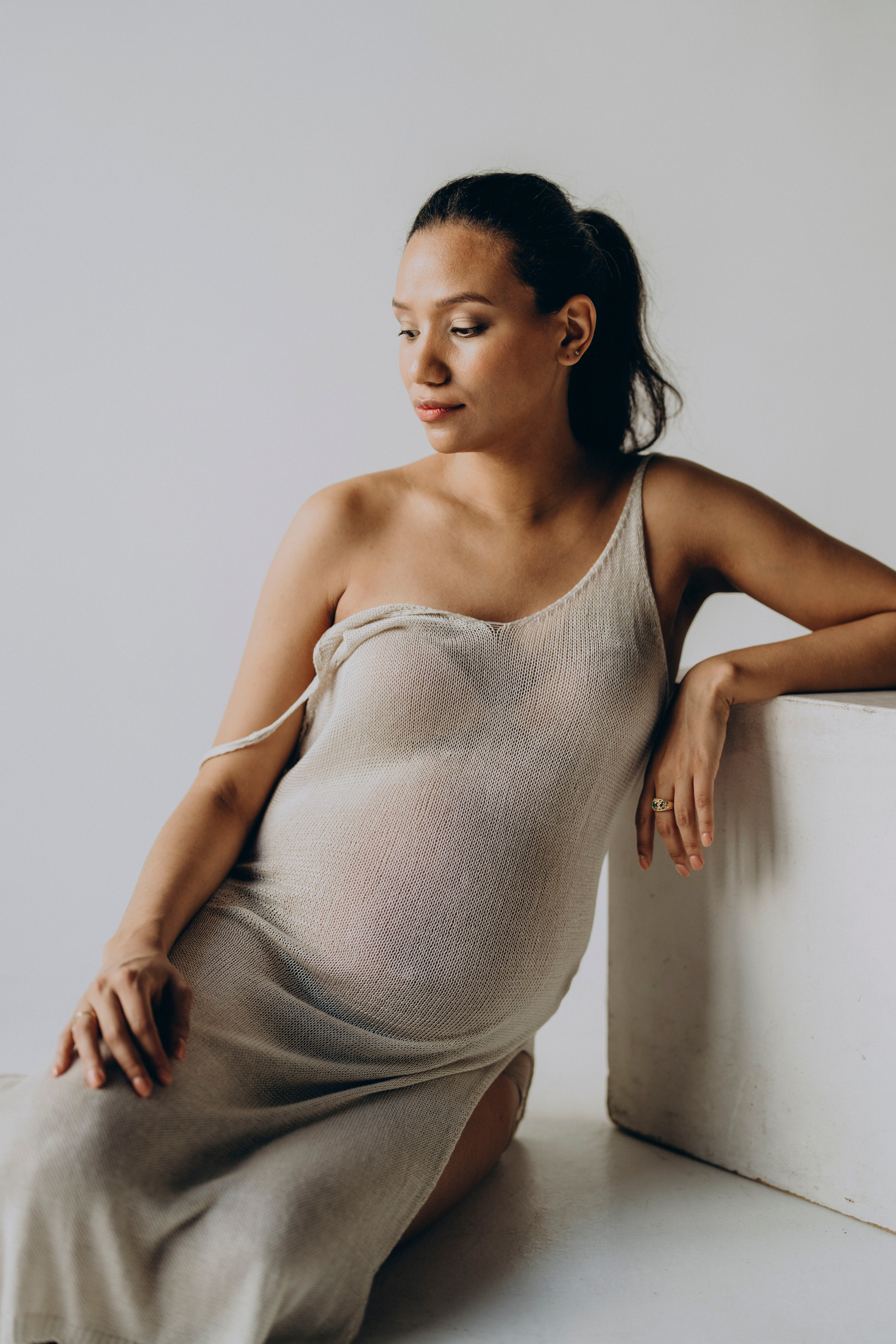 Katheryne. Modern maternity photographer in Long Island New York