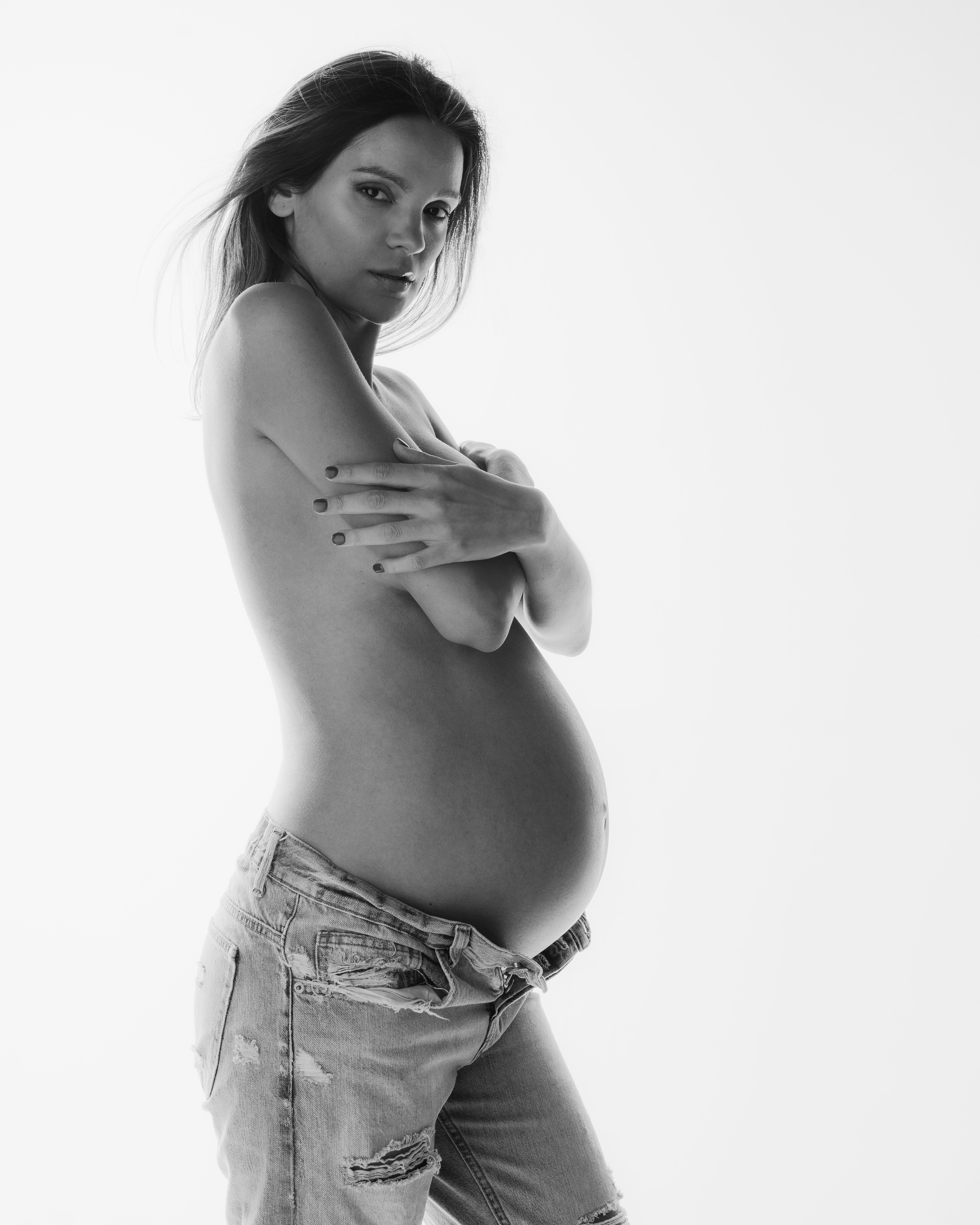 Radika. Modern maternity photographer in Long Island New York