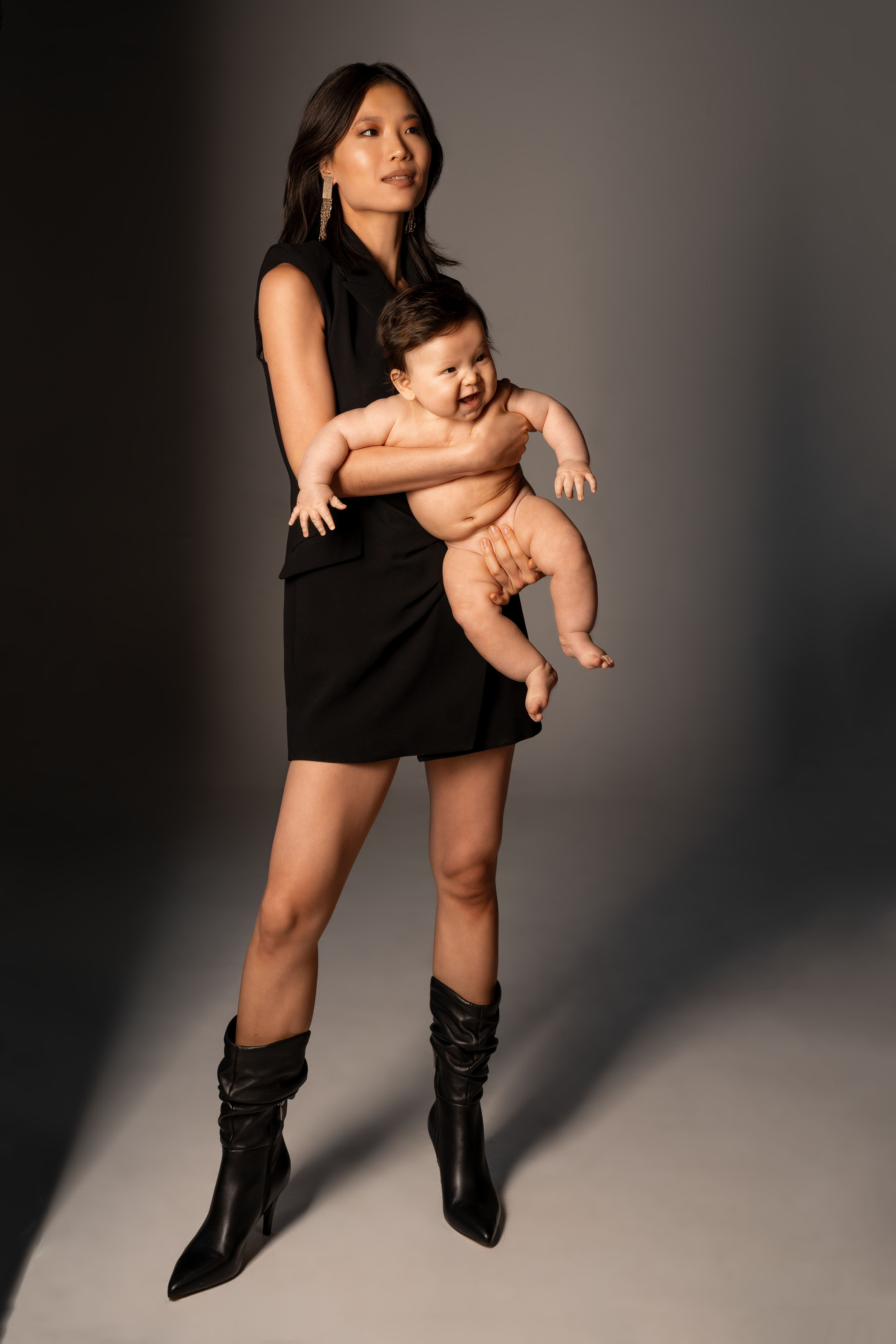 Yugi. Modern maternity photographer in Long Island New York