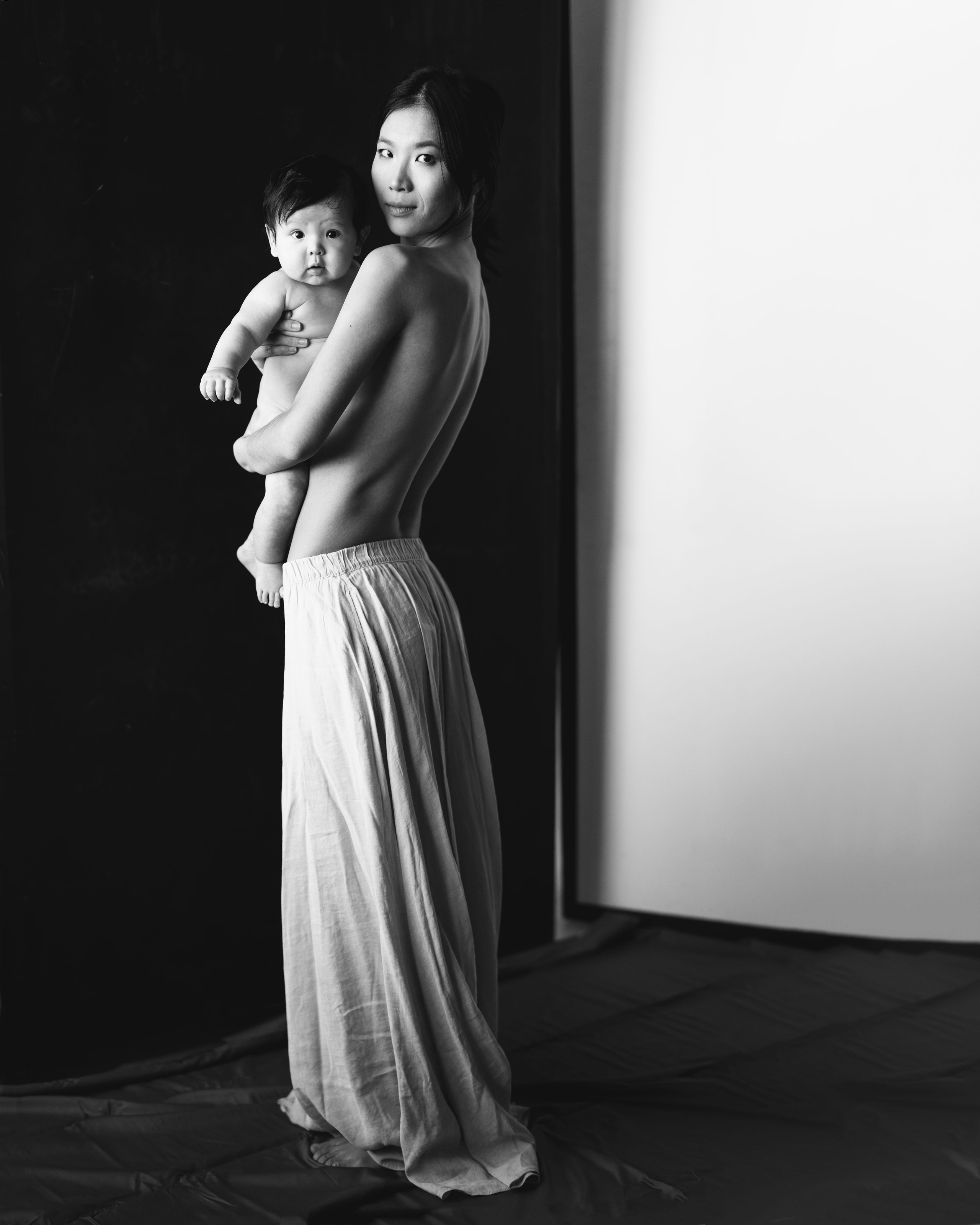 Yugi. Modern maternity photographer in Long Island New York