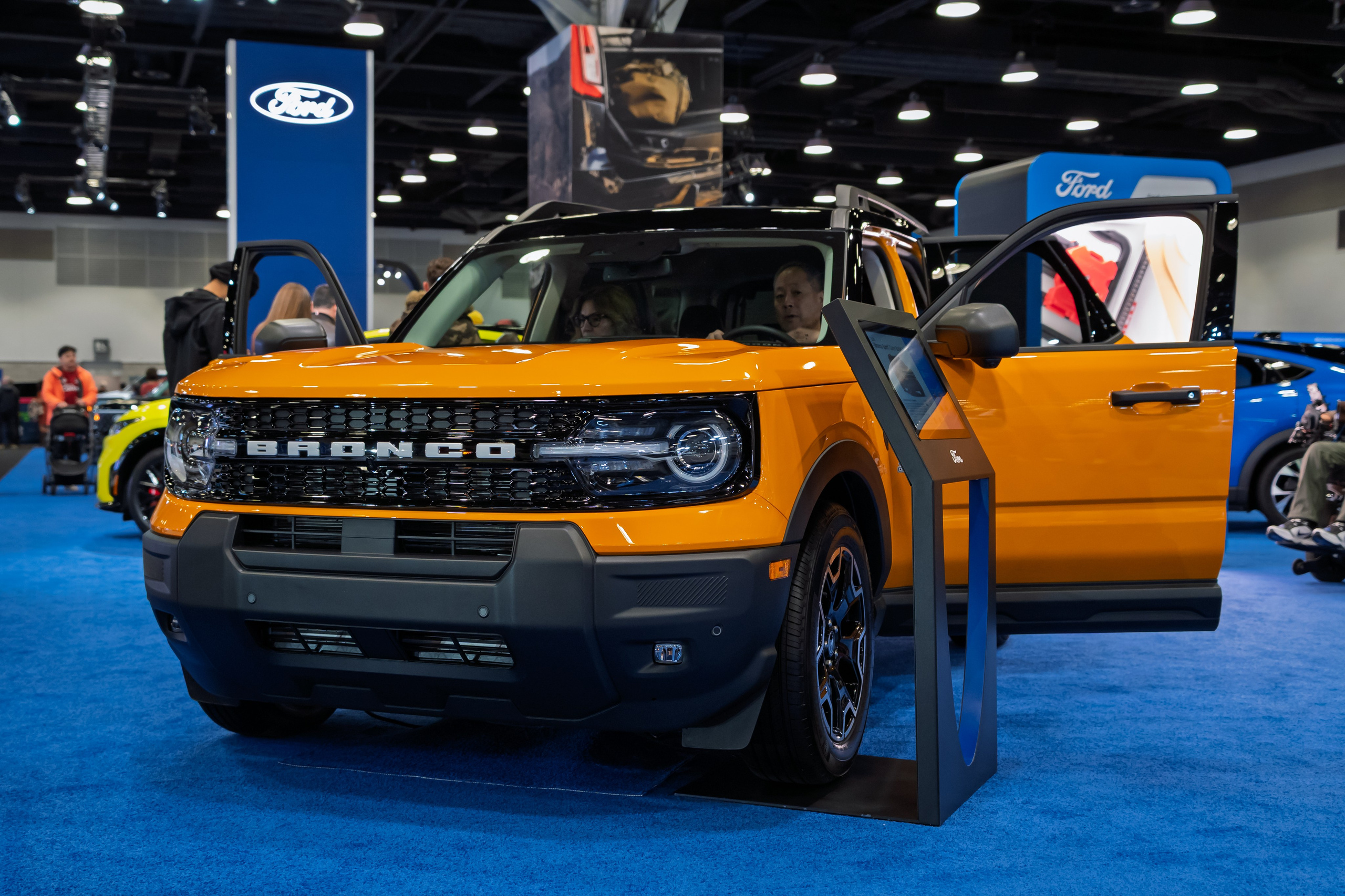 Auto & Moto. Roaming Reflections of Motorcycle Life