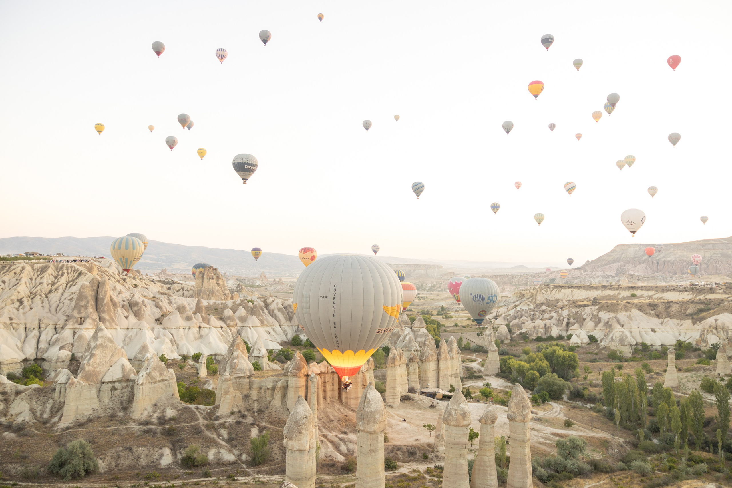 Romantic Love Story Photoshoot with Hot Air Balloons in Cappadocia. Julia Ganch I Fashion Wedding Photography I Cappadocia Turkey